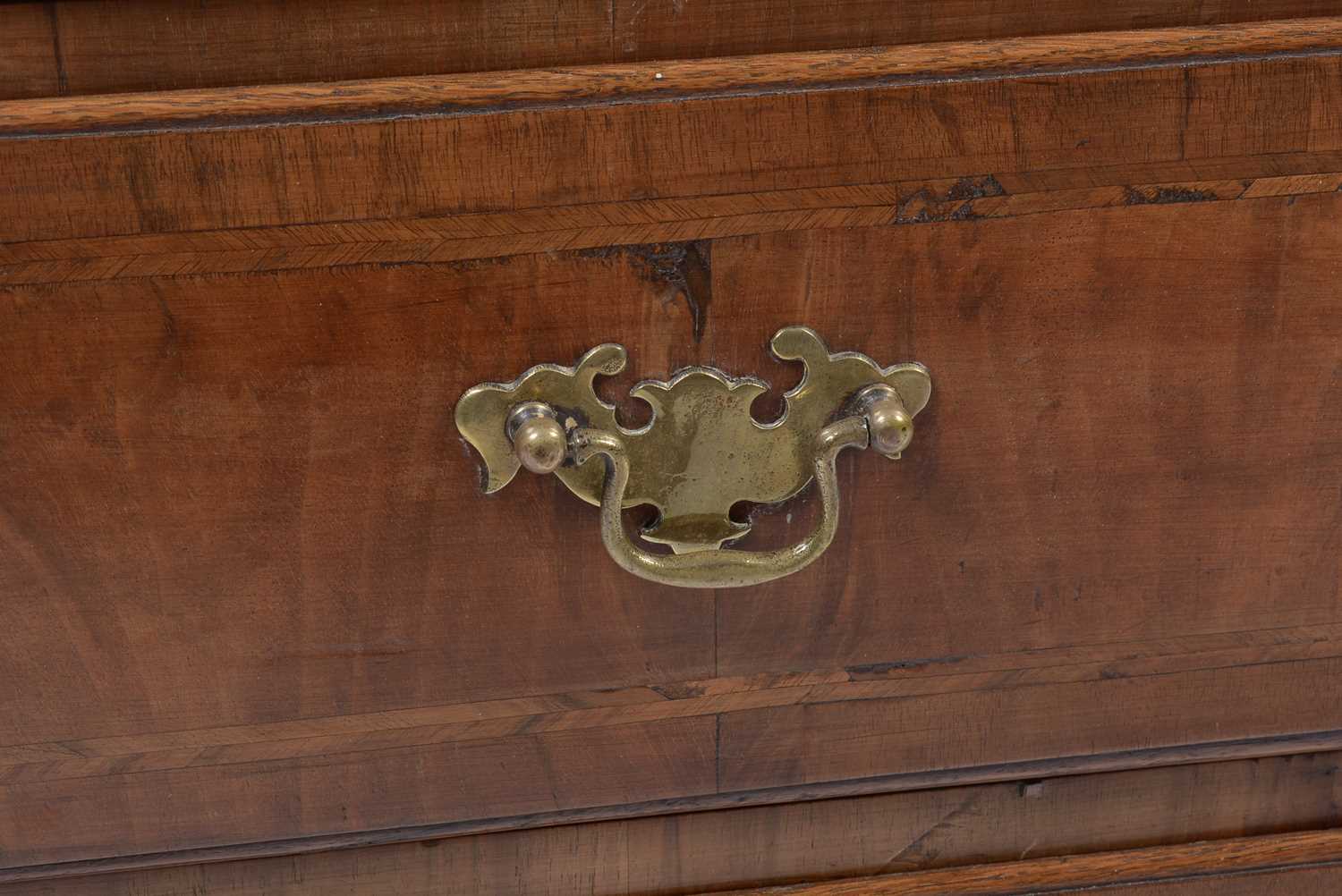 An early Georgian burr walnut and feather banded bureau - Image 7 of 8