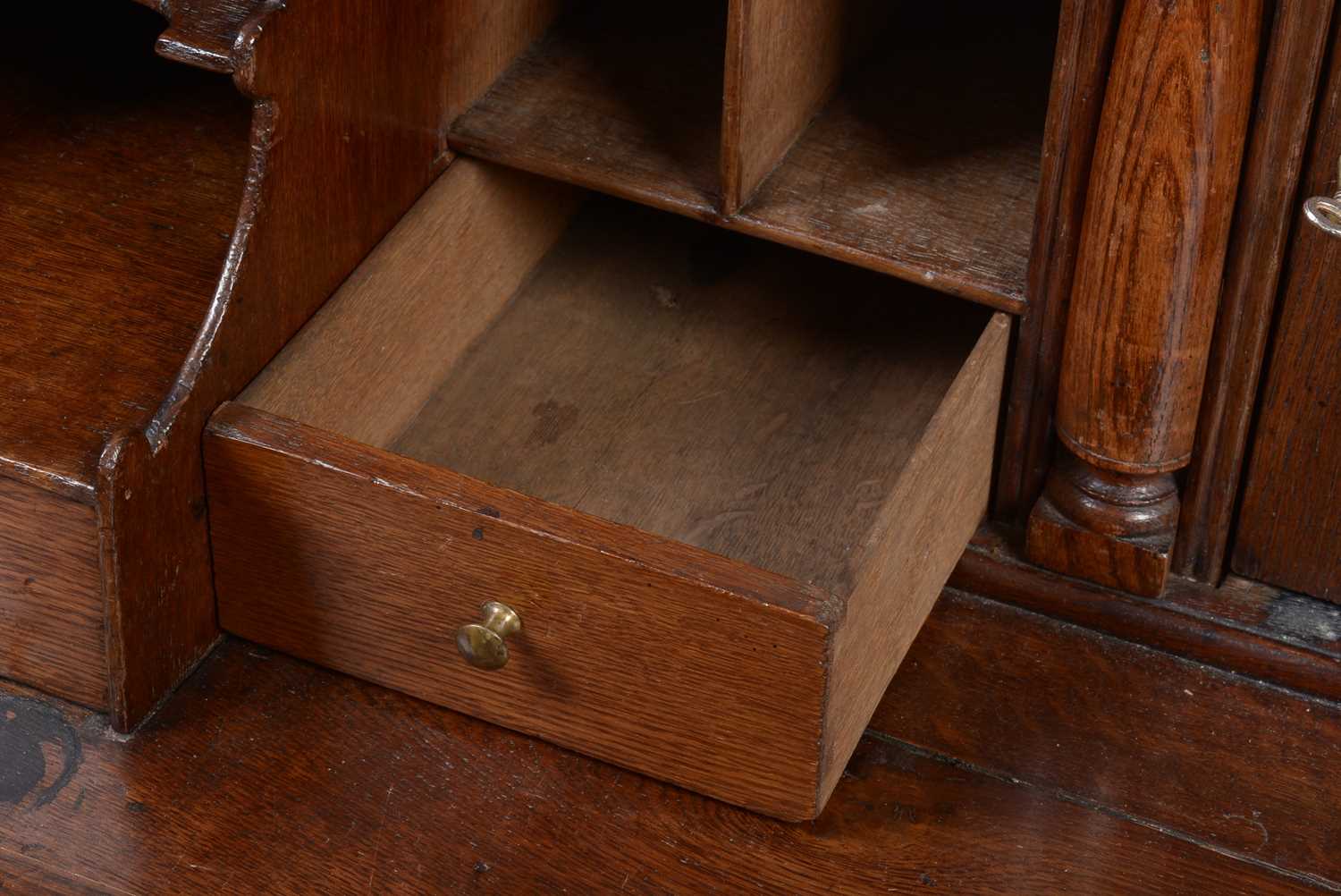 An early Georgian burr walnut and feather banded bureau - Image 5 of 8