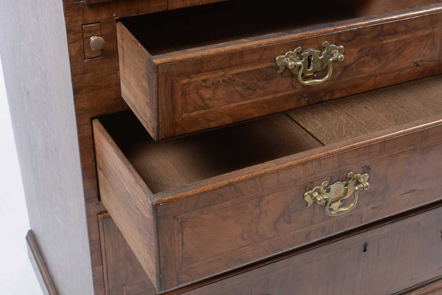 An early Georgian burr walnut and feather banded bureau - Image 8 of 8