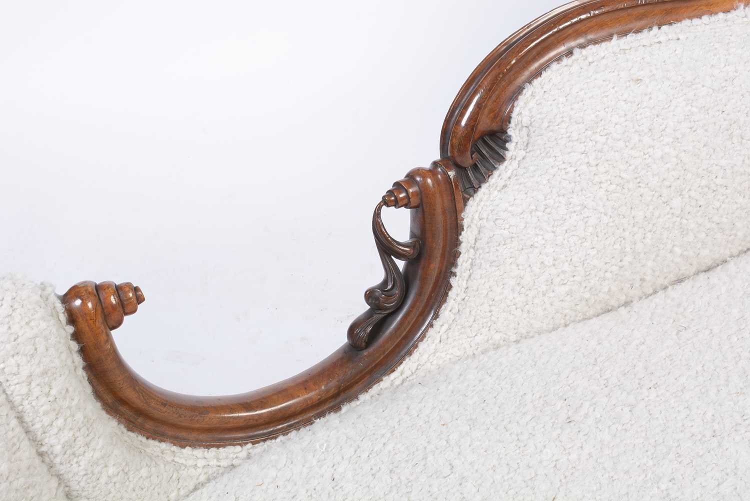 19th century Victorian carved and pierced walnut chaise - Image 9 of 10