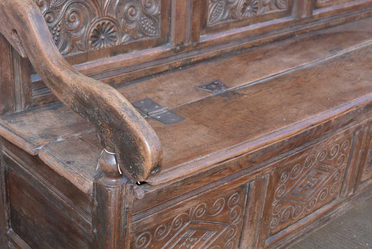 A North Country joined and carved oak box settle. - Image 4 of 13