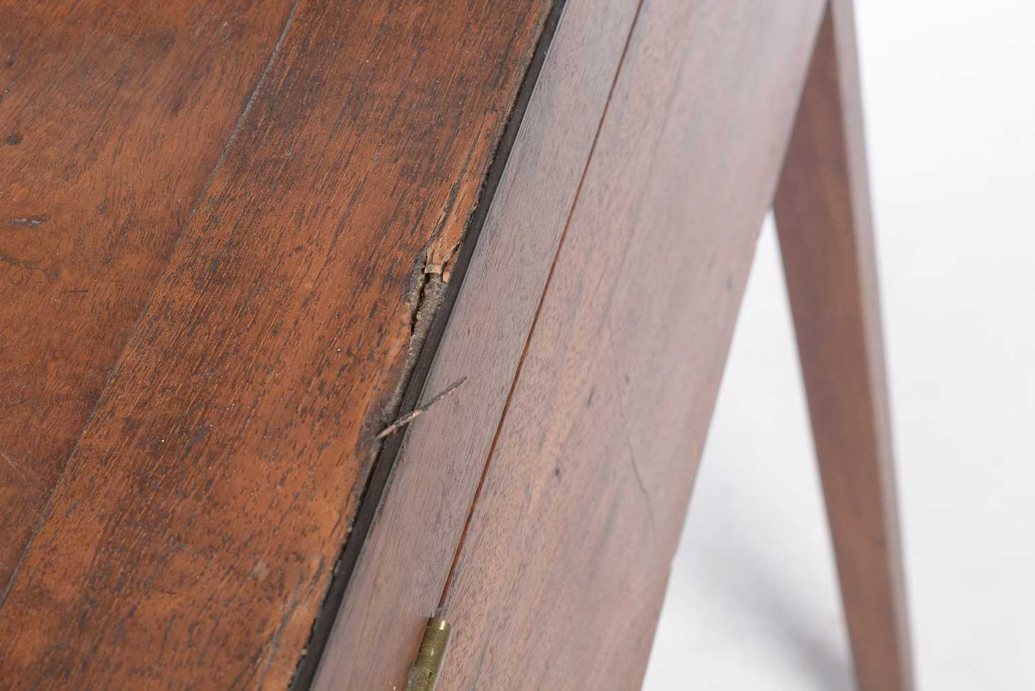 A George III mahogany gentleman's dressing table. - Image 16 of 18