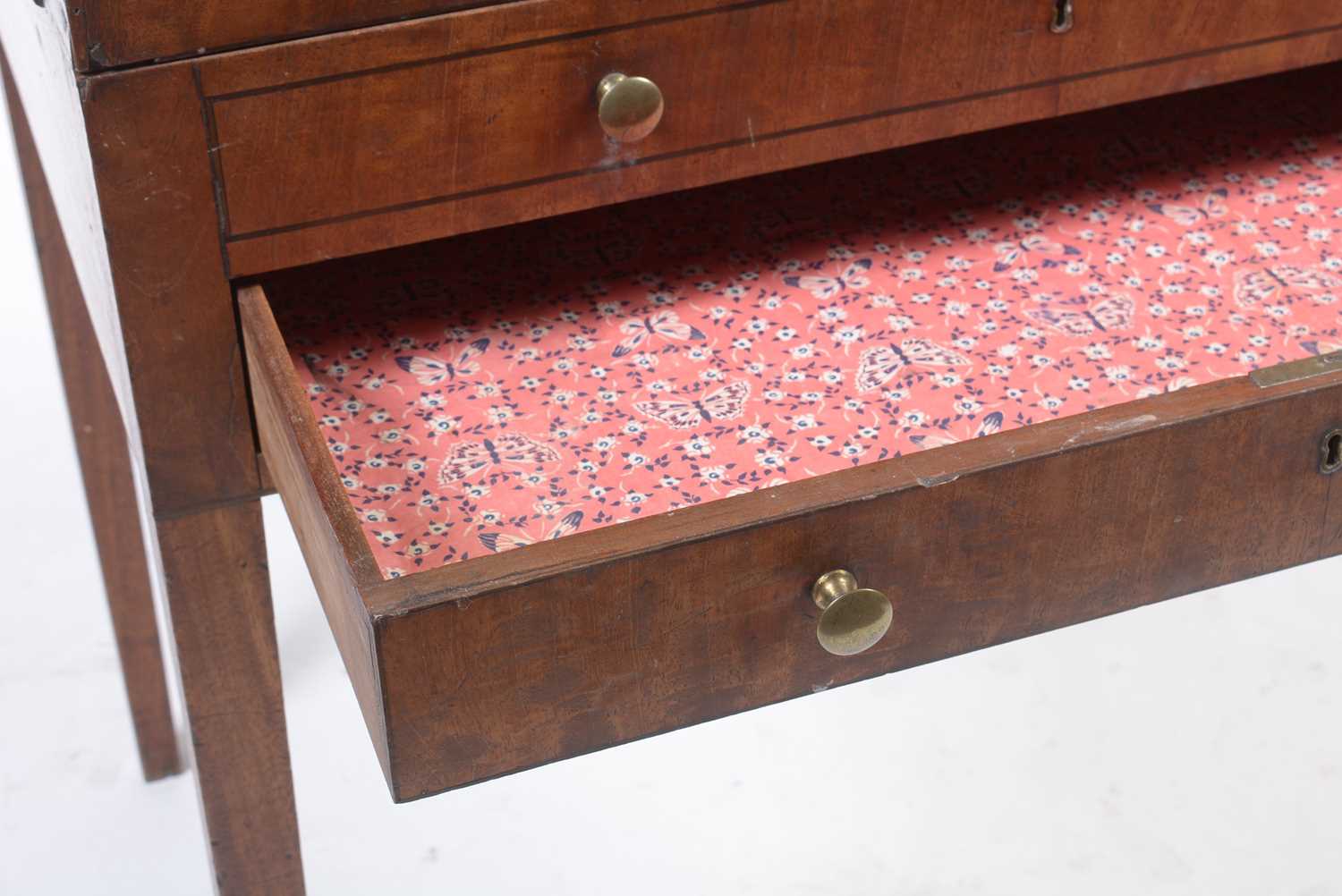 A George III mahogany gentleman's dressing table. - Image 15 of 18