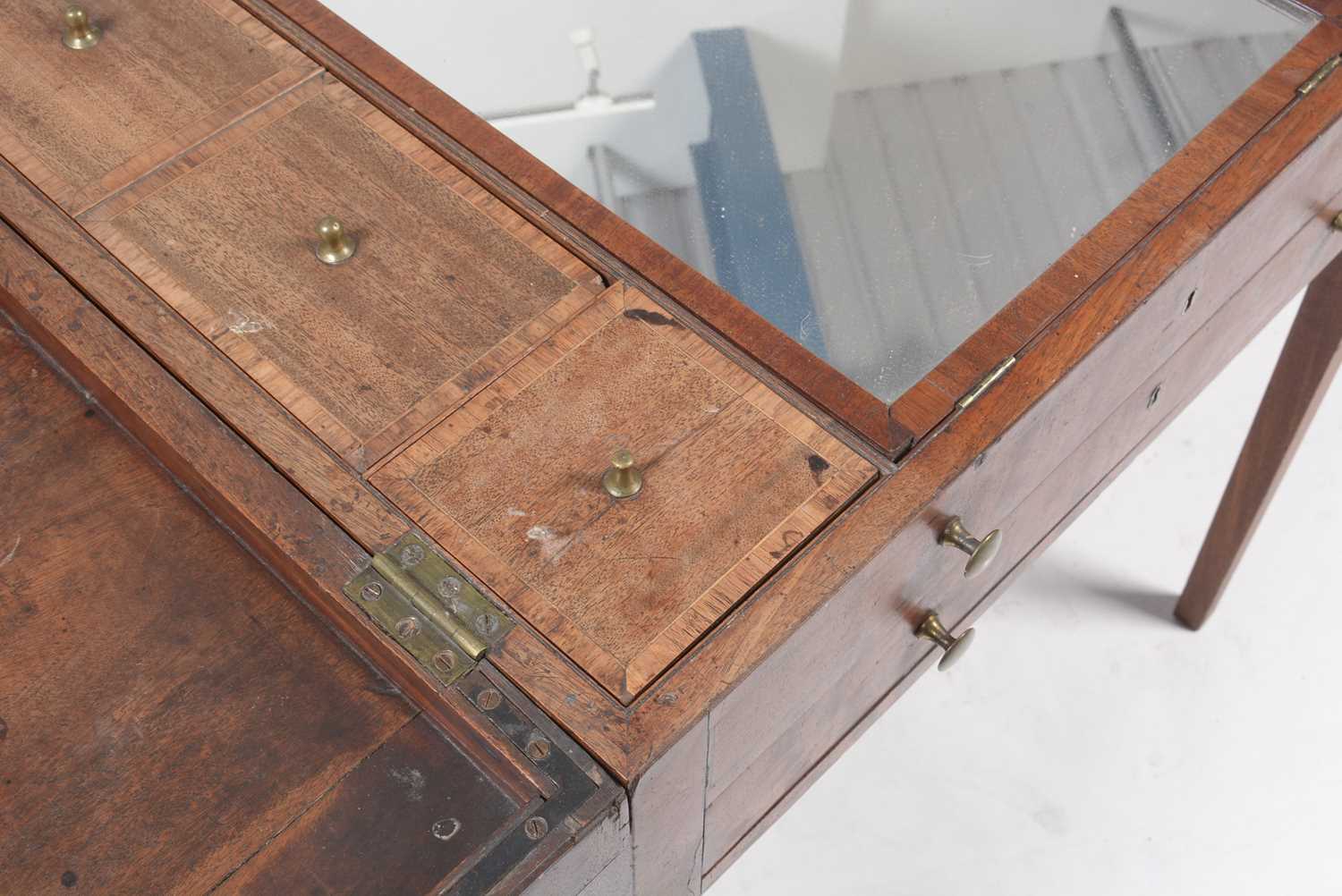 A George III mahogany gentleman's dressing table. - Image 4 of 18