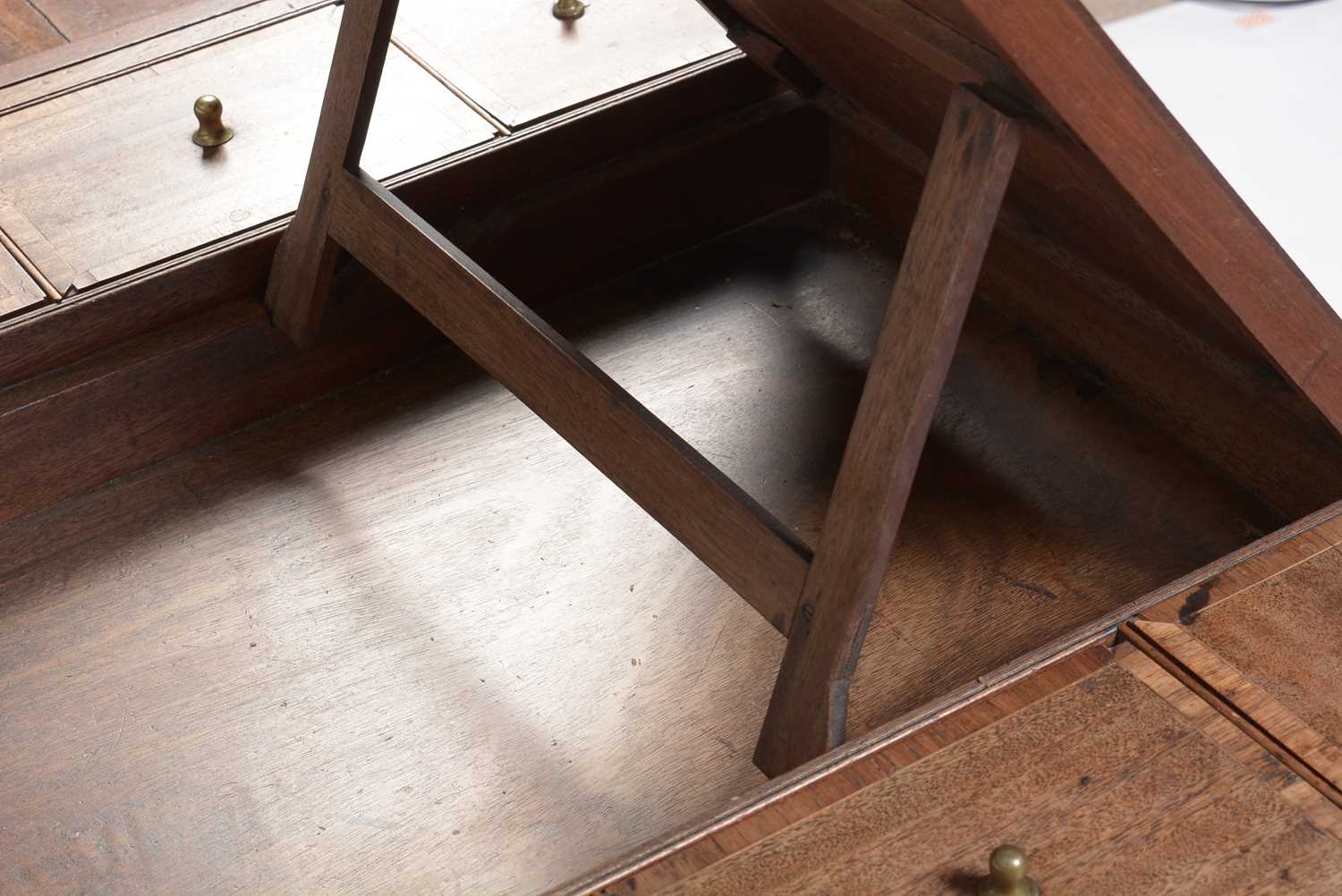 A George III mahogany gentleman's dressing table. - Image 17 of 18