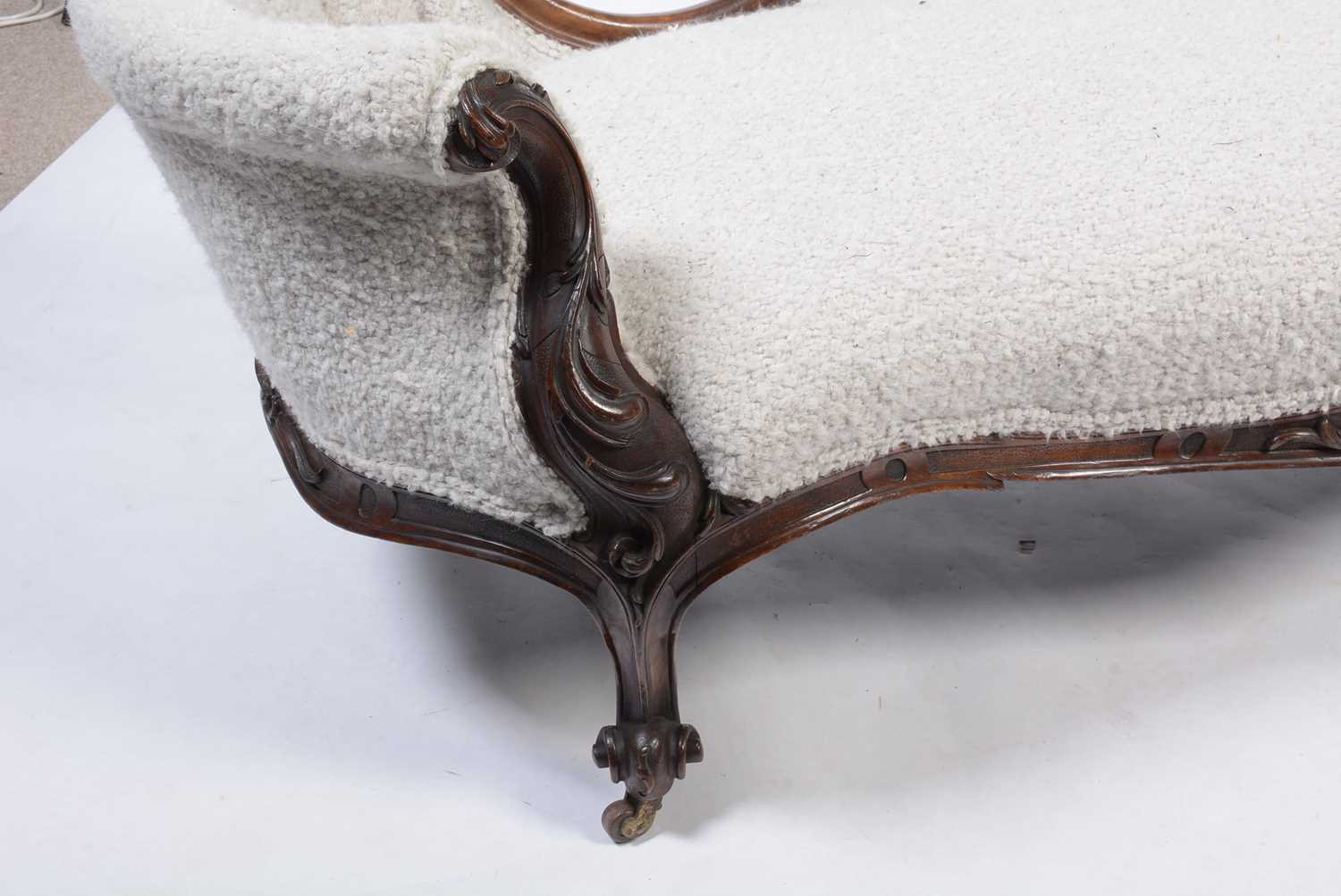 19th century Victorian carved and pierced walnut chaise - Image 5 of 10