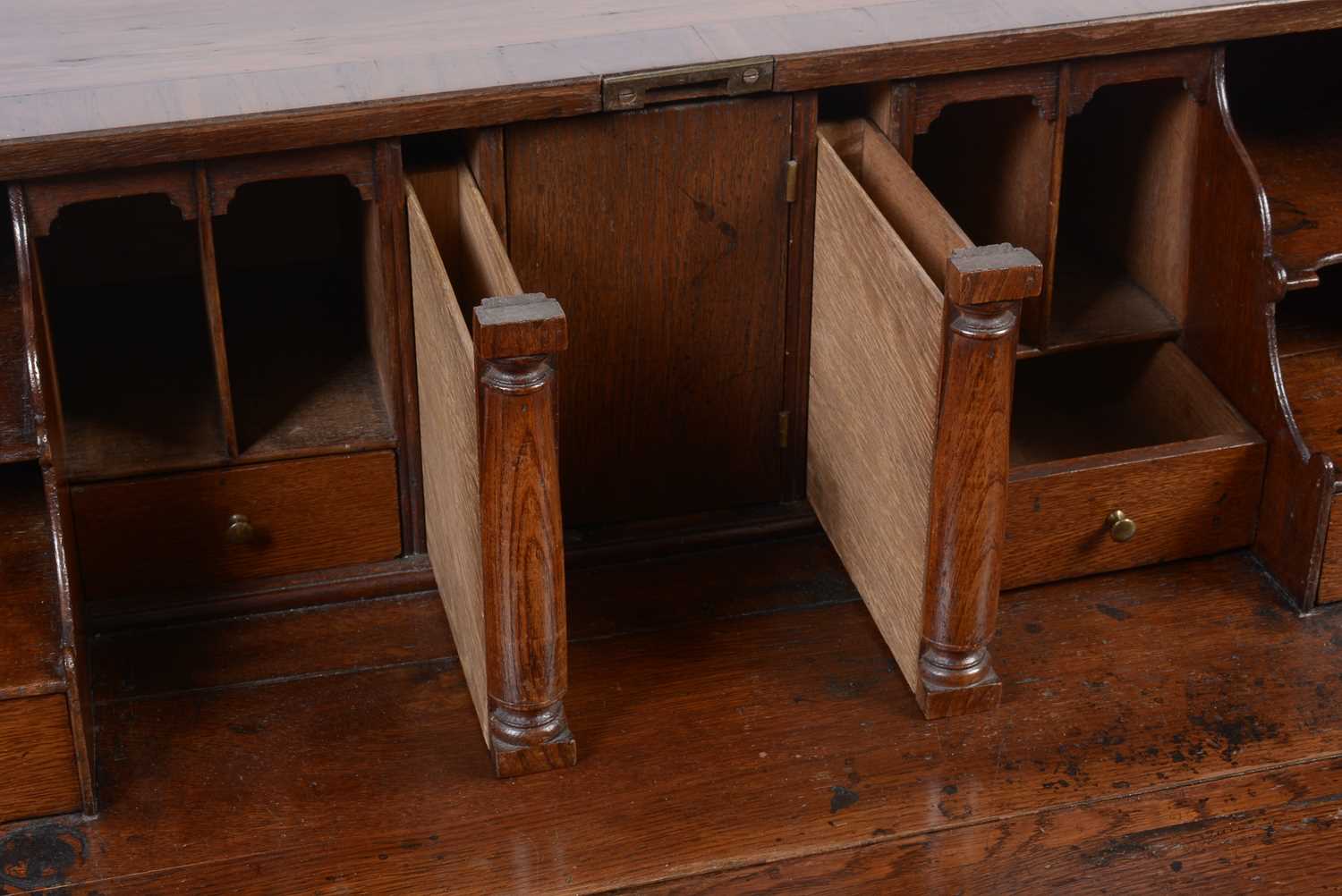 An early Georgian burr walnut and feather banded bureau - Image 6 of 8