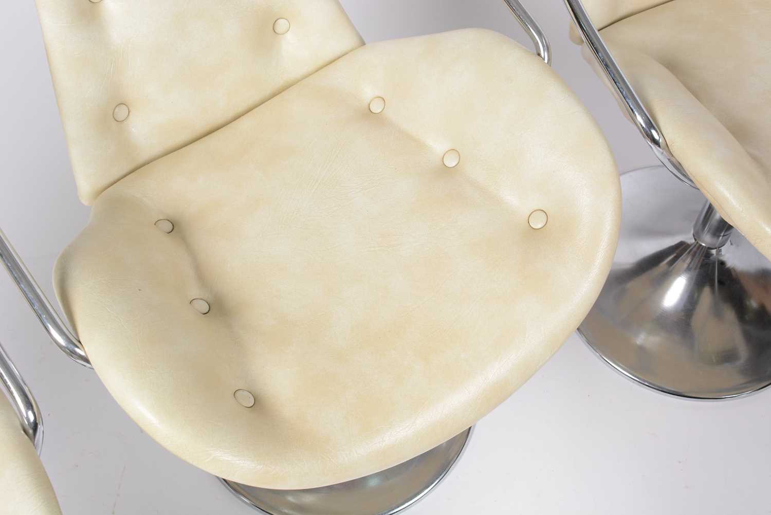 A set of four stylish retro vintage mid 20th Century cocktail chairs upholstered in cream leather - Image 6 of 10