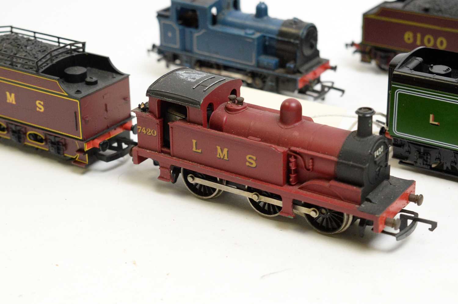 A selection of 00-gauge model railway locomotives and some tenders - Image 3 of 8