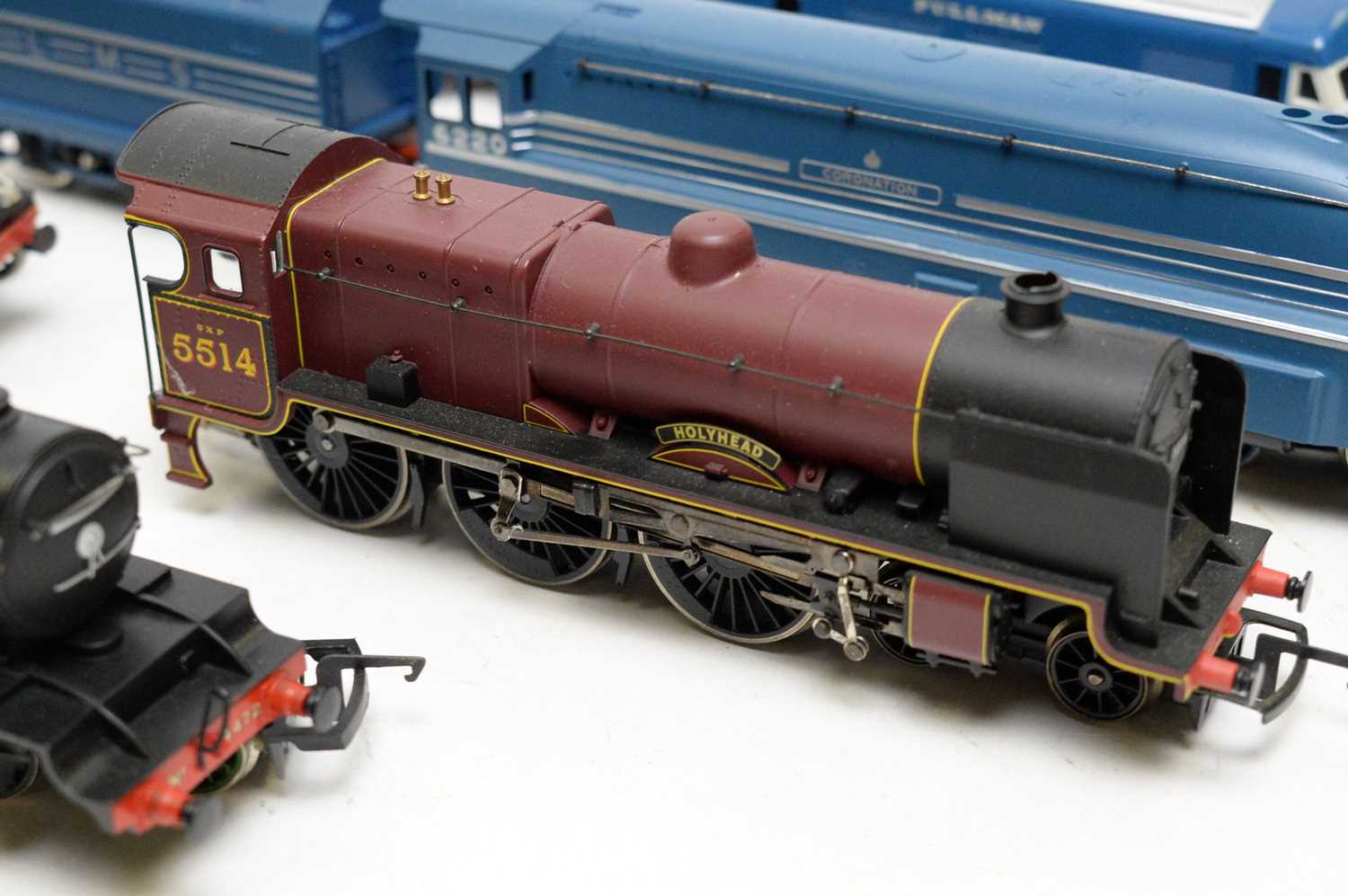 A selection of 00-gauge model railway locomotives and some tenders - Image 8 of 8