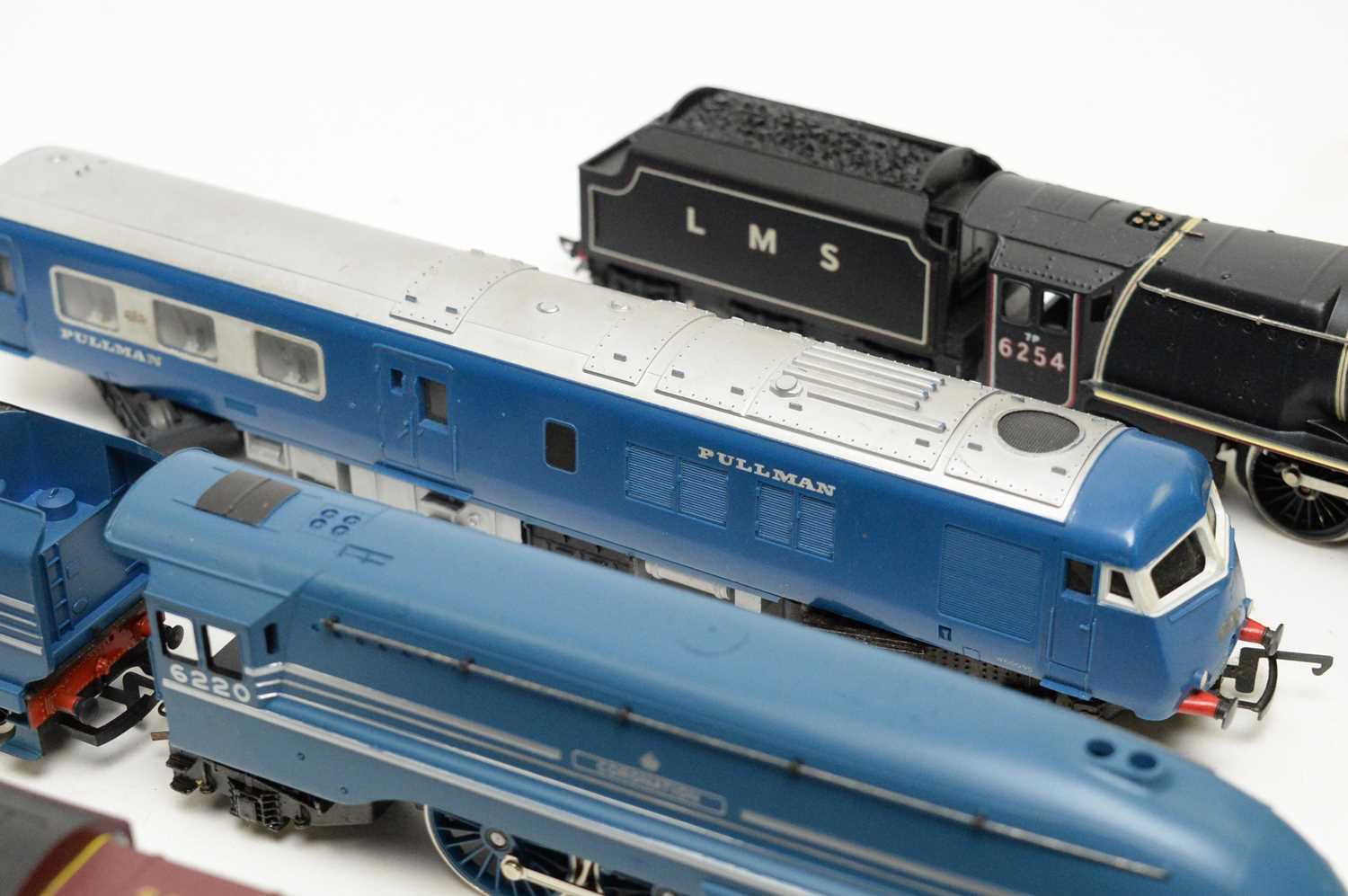A selection of 00-gauge model railway locomotives and some tenders - Image 4 of 8