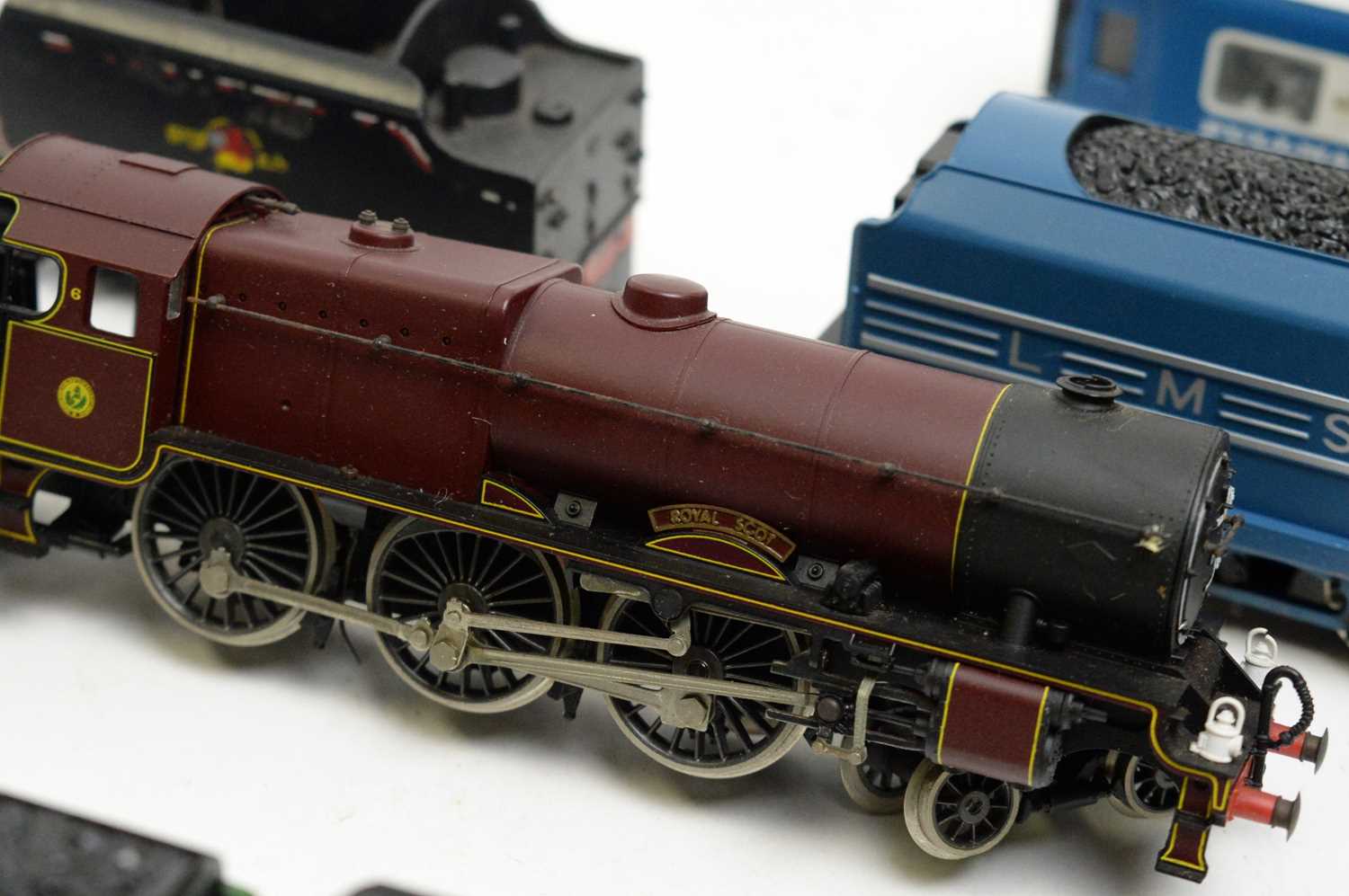 A selection of 00-gauge model railway locomotives and some tenders - Image 5 of 8