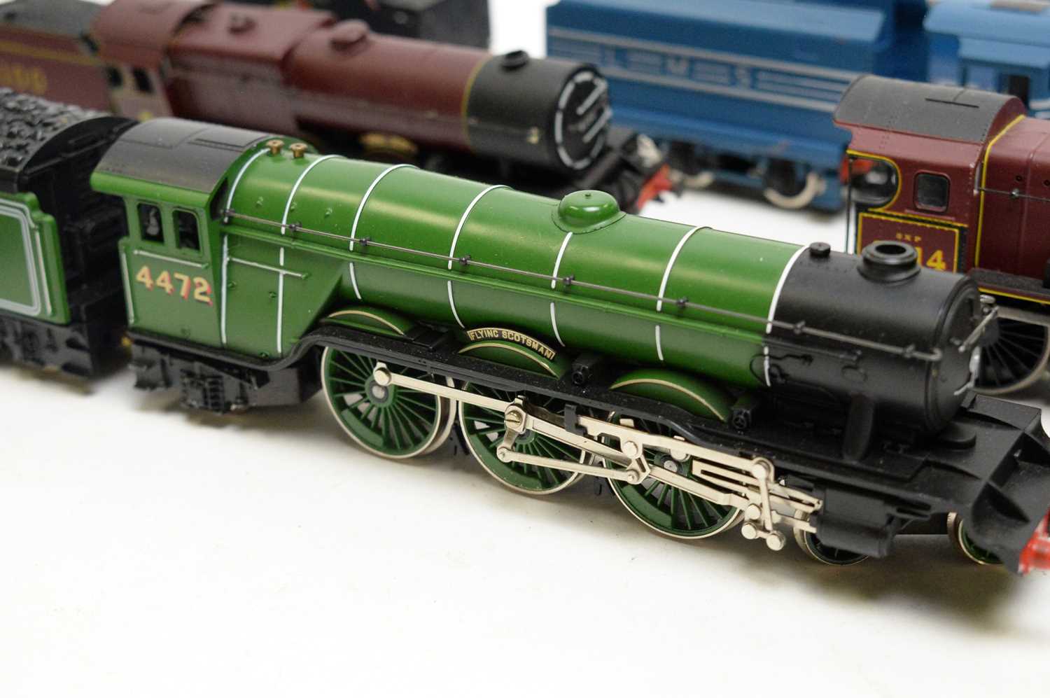 A selection of 00-gauge model railway locomotives and some tenders - Image 7 of 8
