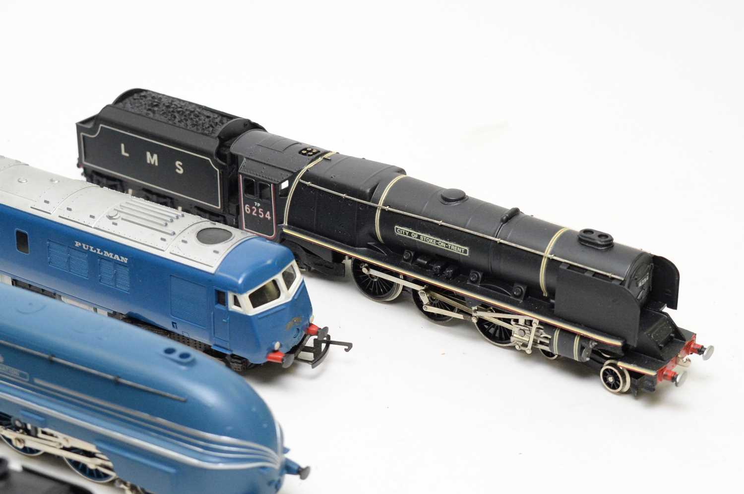 A selection of 00-gauge model railway locomotives and some tenders - Image 2 of 8