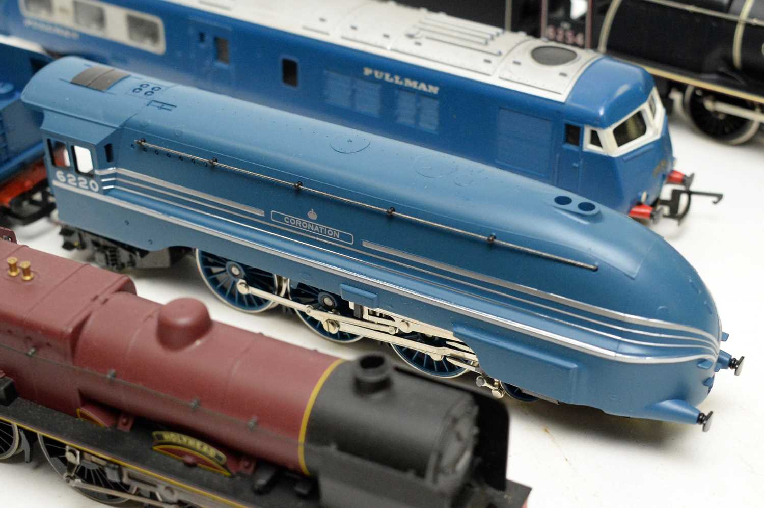 A selection of 00-gauge model railway locomotives and some tenders - Image 6 of 8