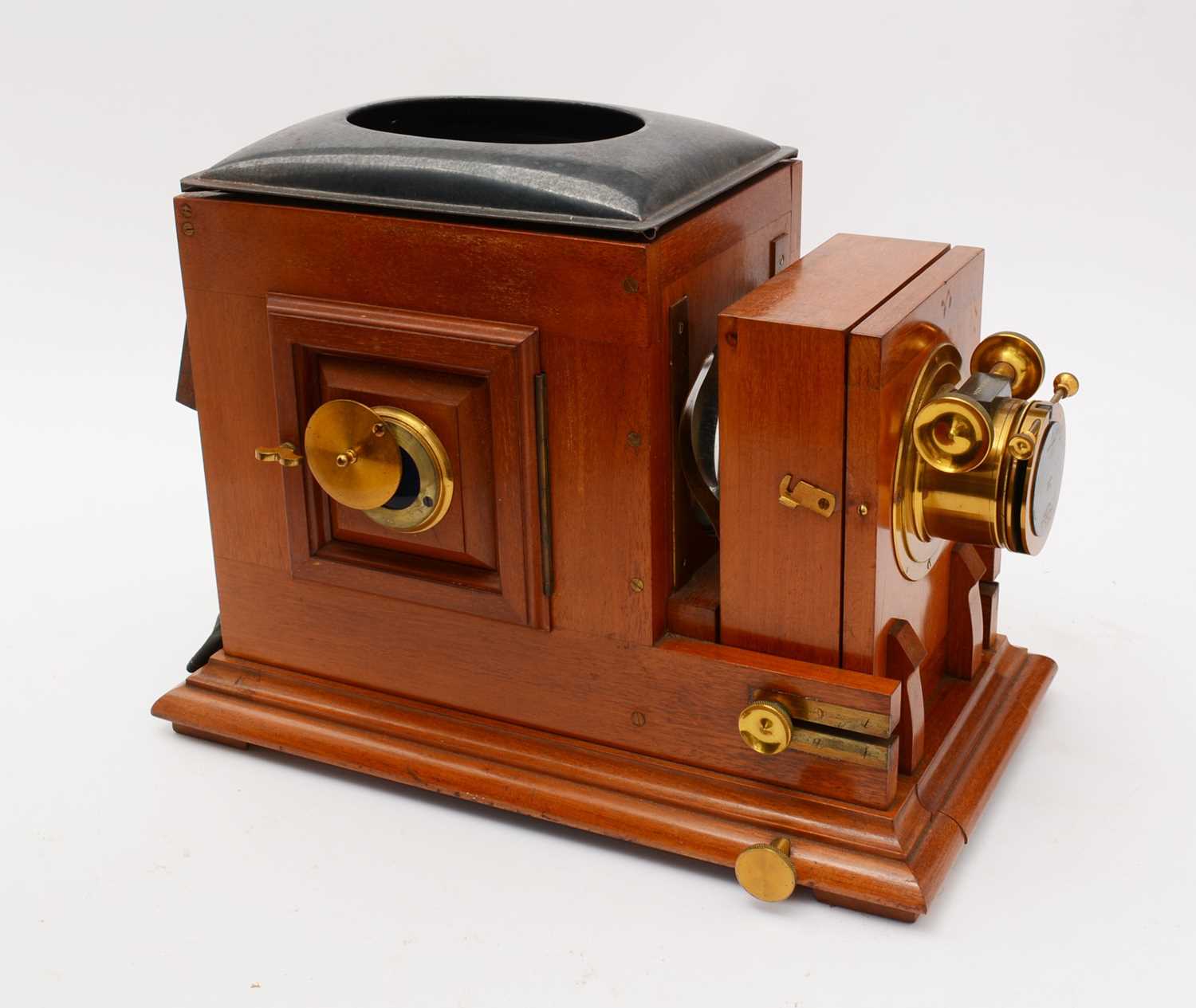 An early 20th Century brass and mahogany Magic Lantern - Image 2 of 7