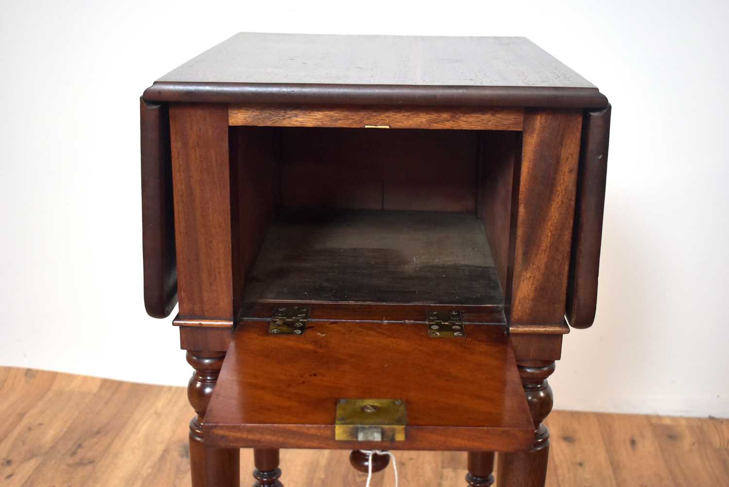 A 19th Century Victorian mahogany Pembroke occasional/side table; and a Georgian drop leaf table / - Image 4 of 8