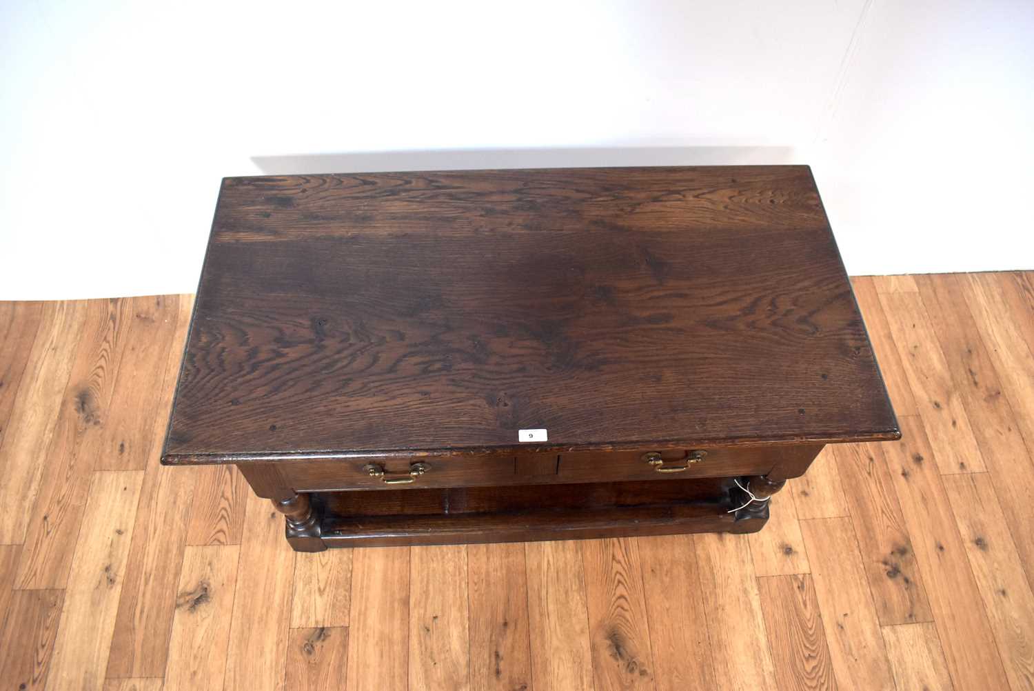A 20th Century oak coffee table - Image 5 of 6