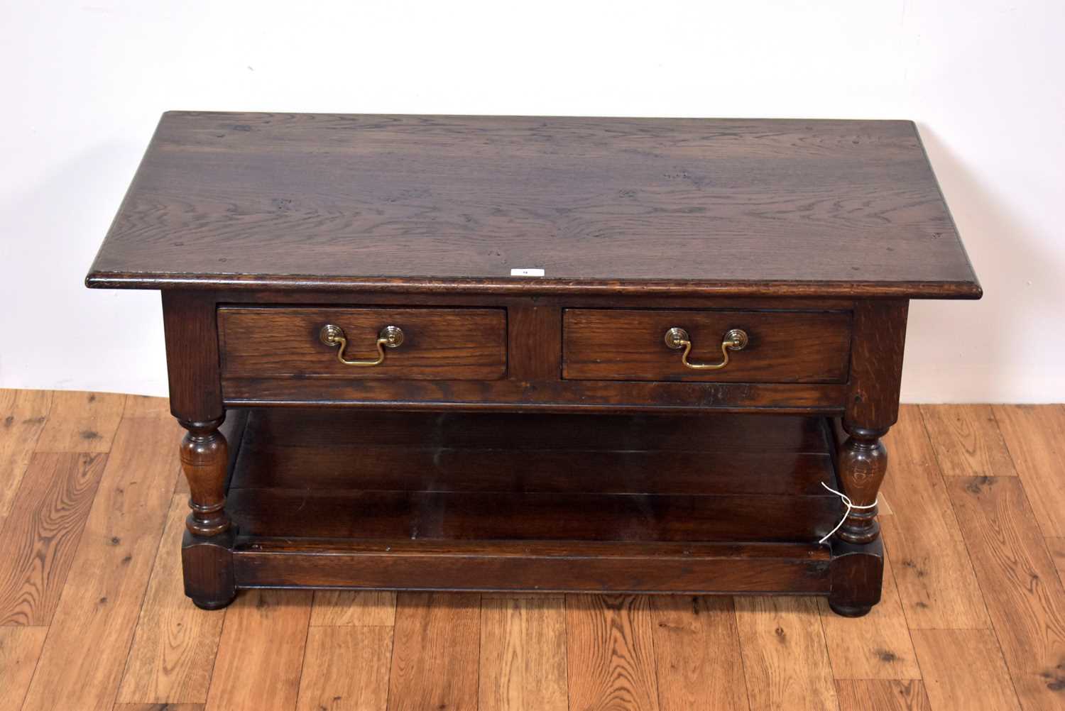 A 20th Century oak coffee table - Image 2 of 6