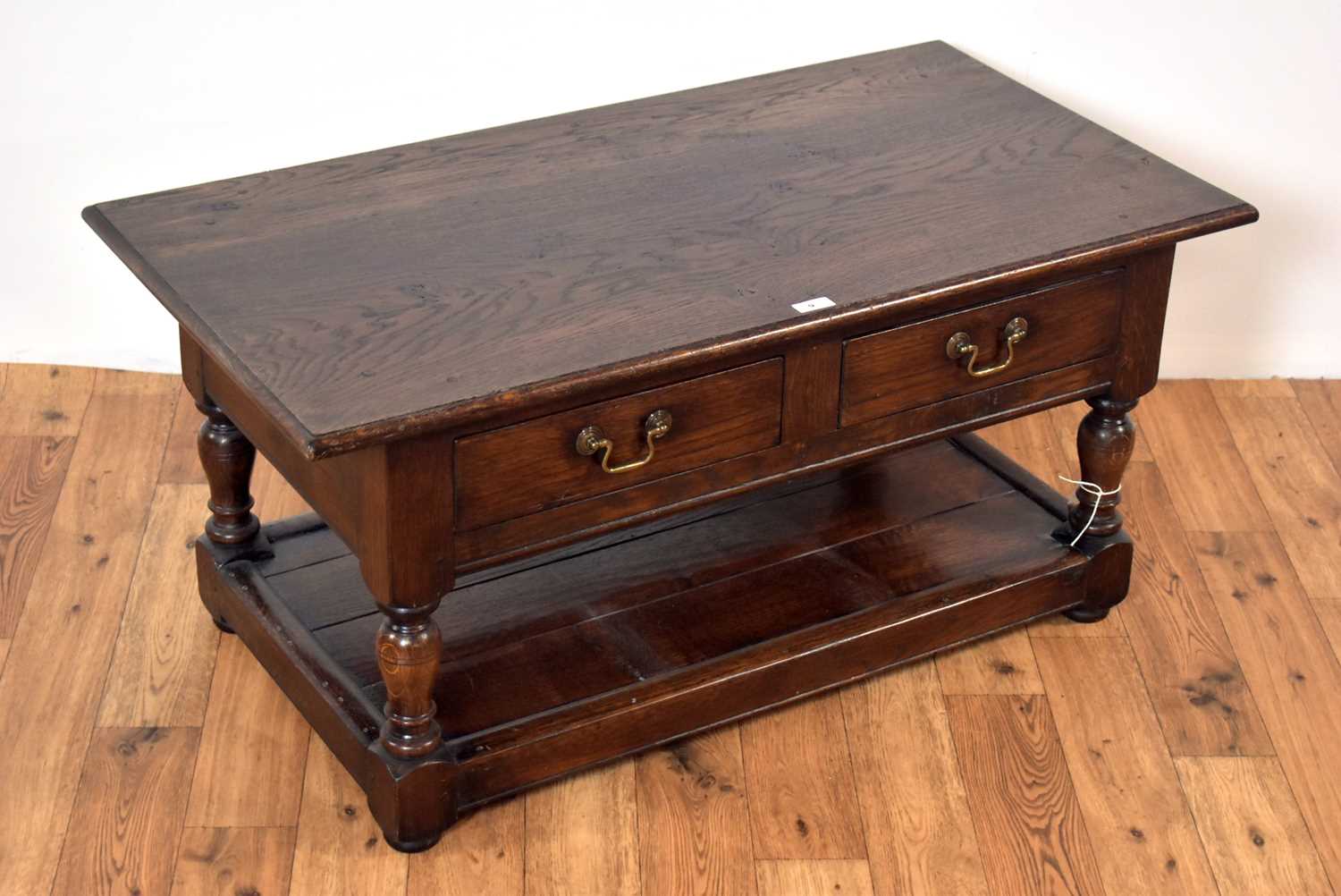 A 20th Century oak coffee table - Image 3 of 6