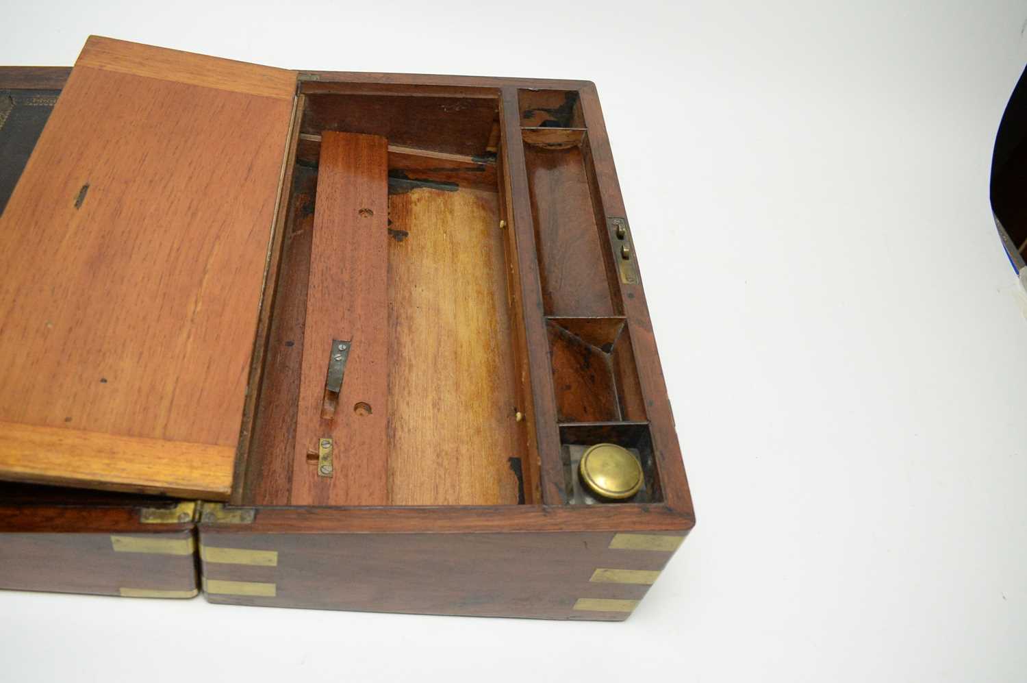 A Victorian mahogany and brass banded writing slope - Image 4 of 4