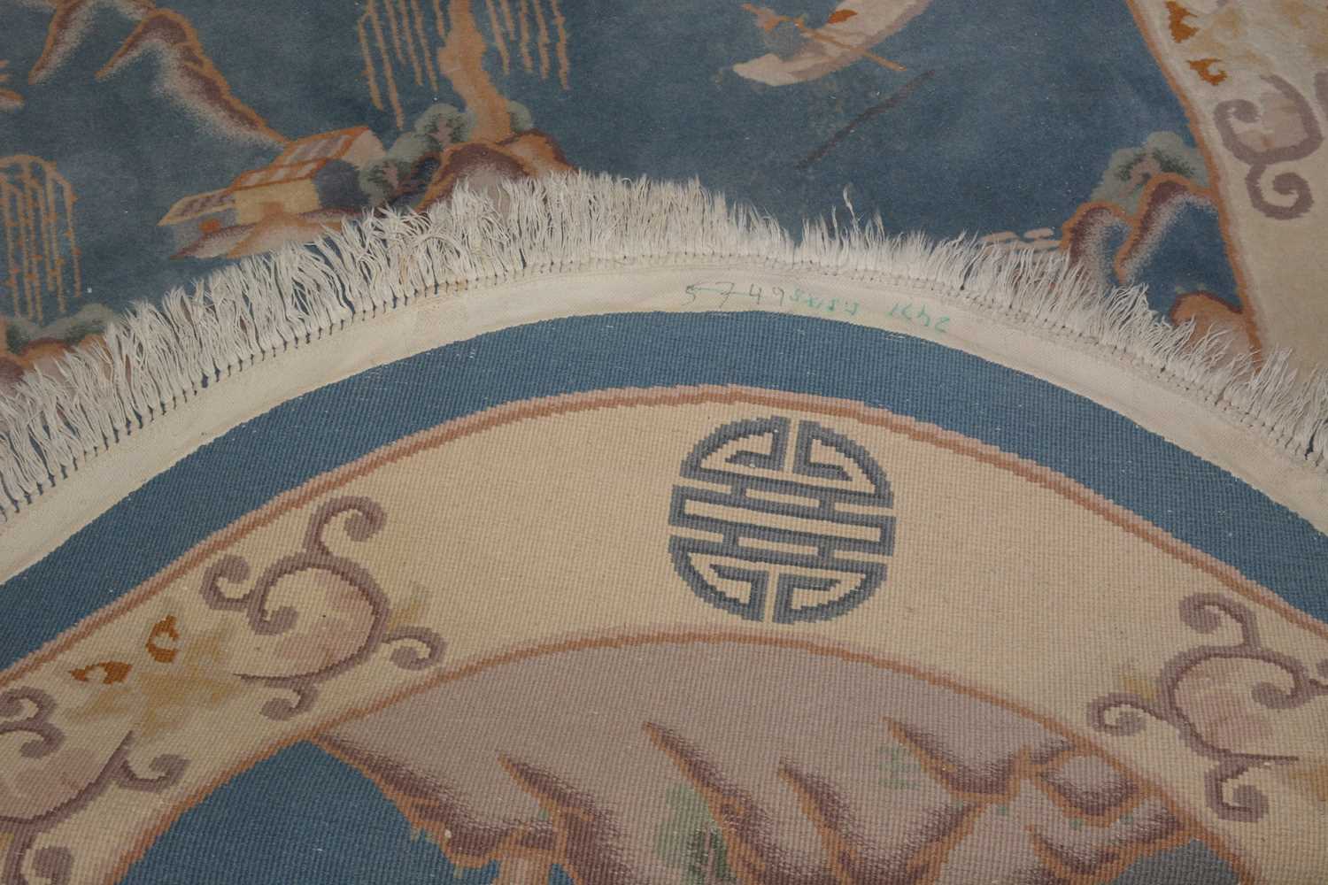 A 20th Century Chinese Oriental rug of oval form - Image 4 of 4