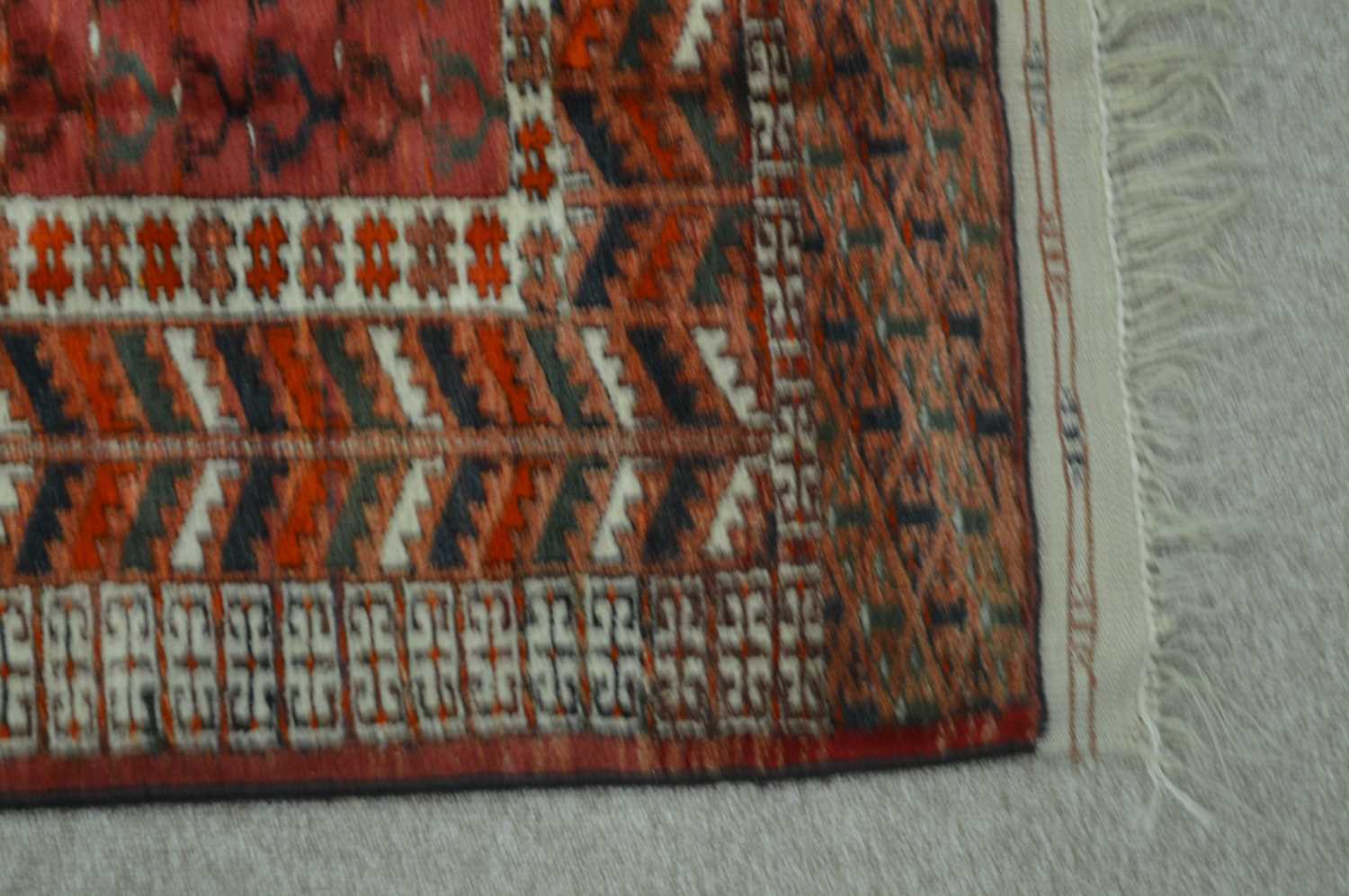 A Hutchli prayer rug - Image 2 of 5