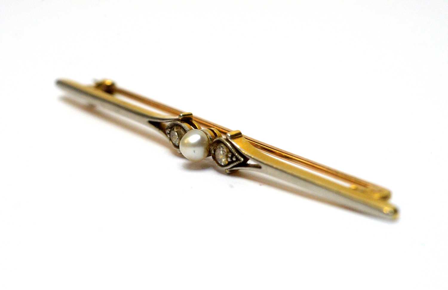 A diamond and pearl bar brooch - Image 2 of 3