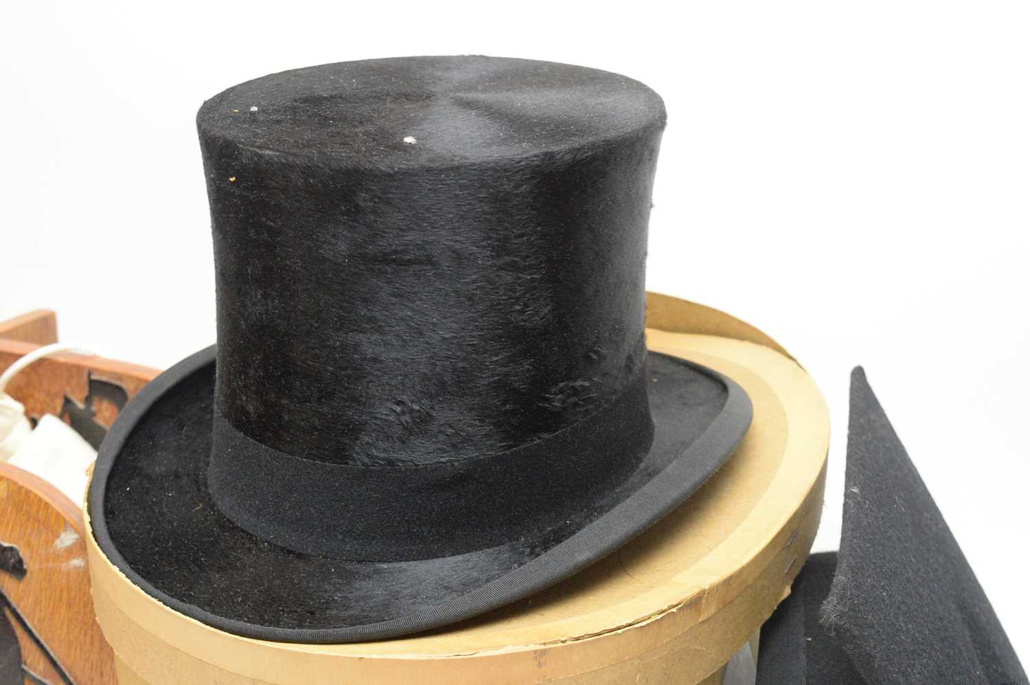 A gentleman’s black silk top hat, by Lincoln Bennet & Co - Image 3 of 4