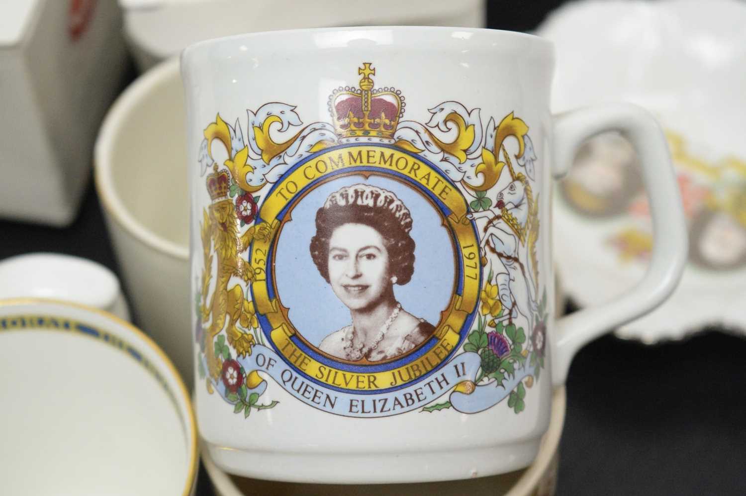 A collection of Royal Commemorative ceramics - Image 4 of 7