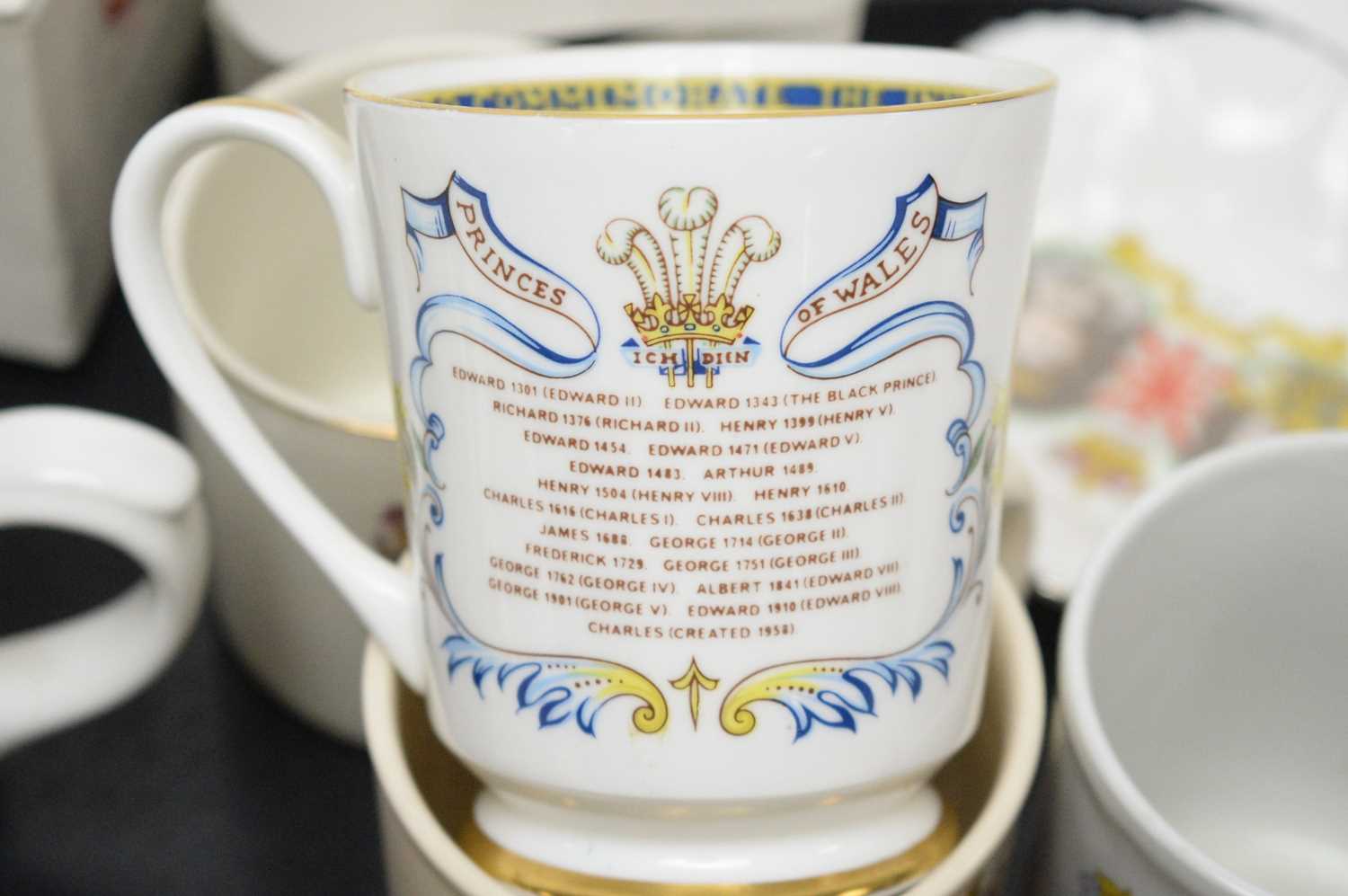 A collection of Royal Commemorative ceramics - Image 3 of 7