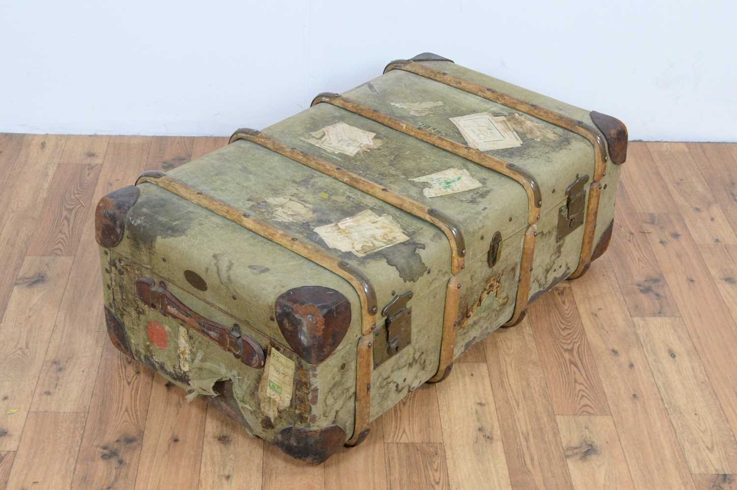 A vintage canvas steamer trunk - Image 2 of 3