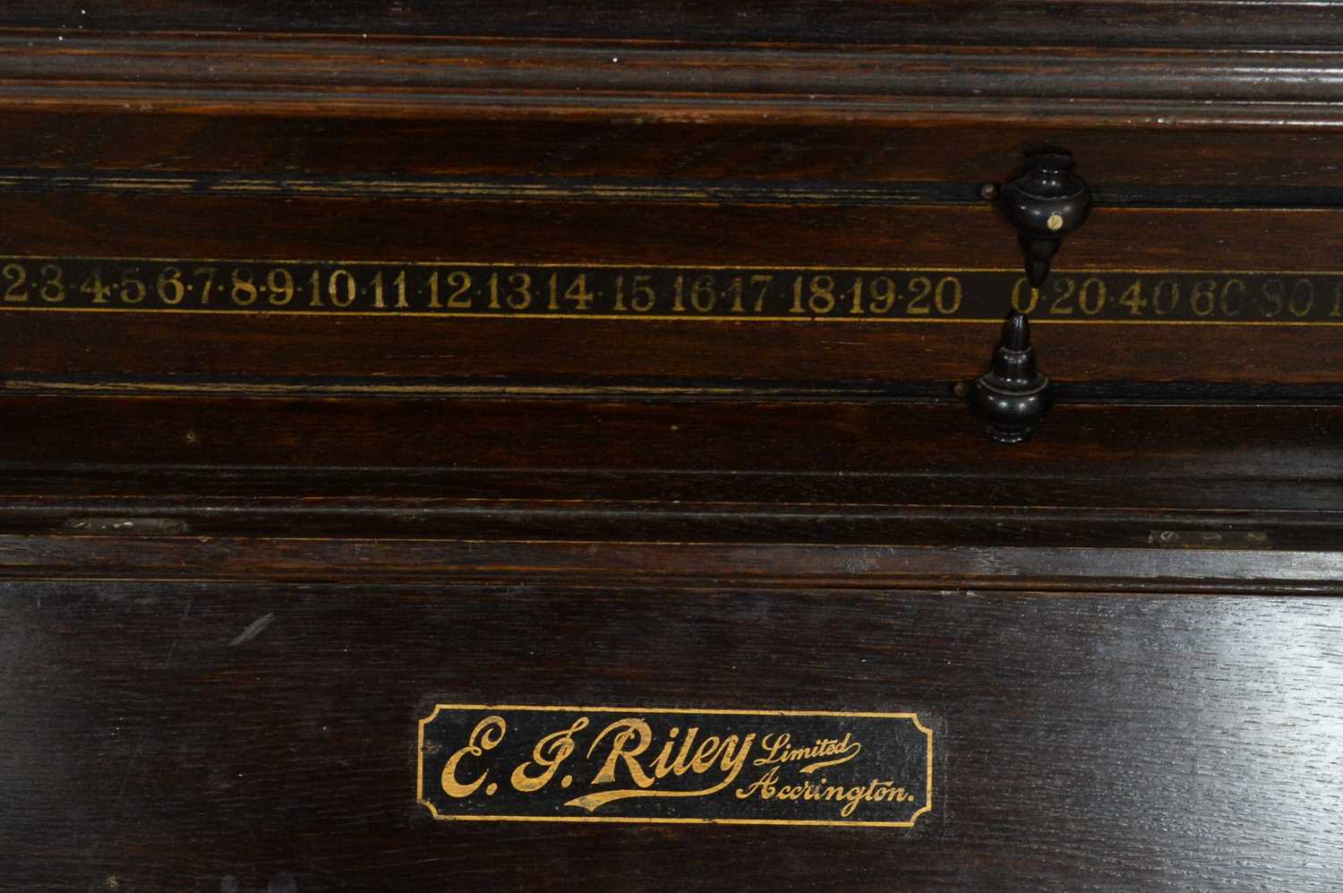 E.J Riley of Accrington, a vintage oak billiards/snooker scoreboard. - Image 3 of 3