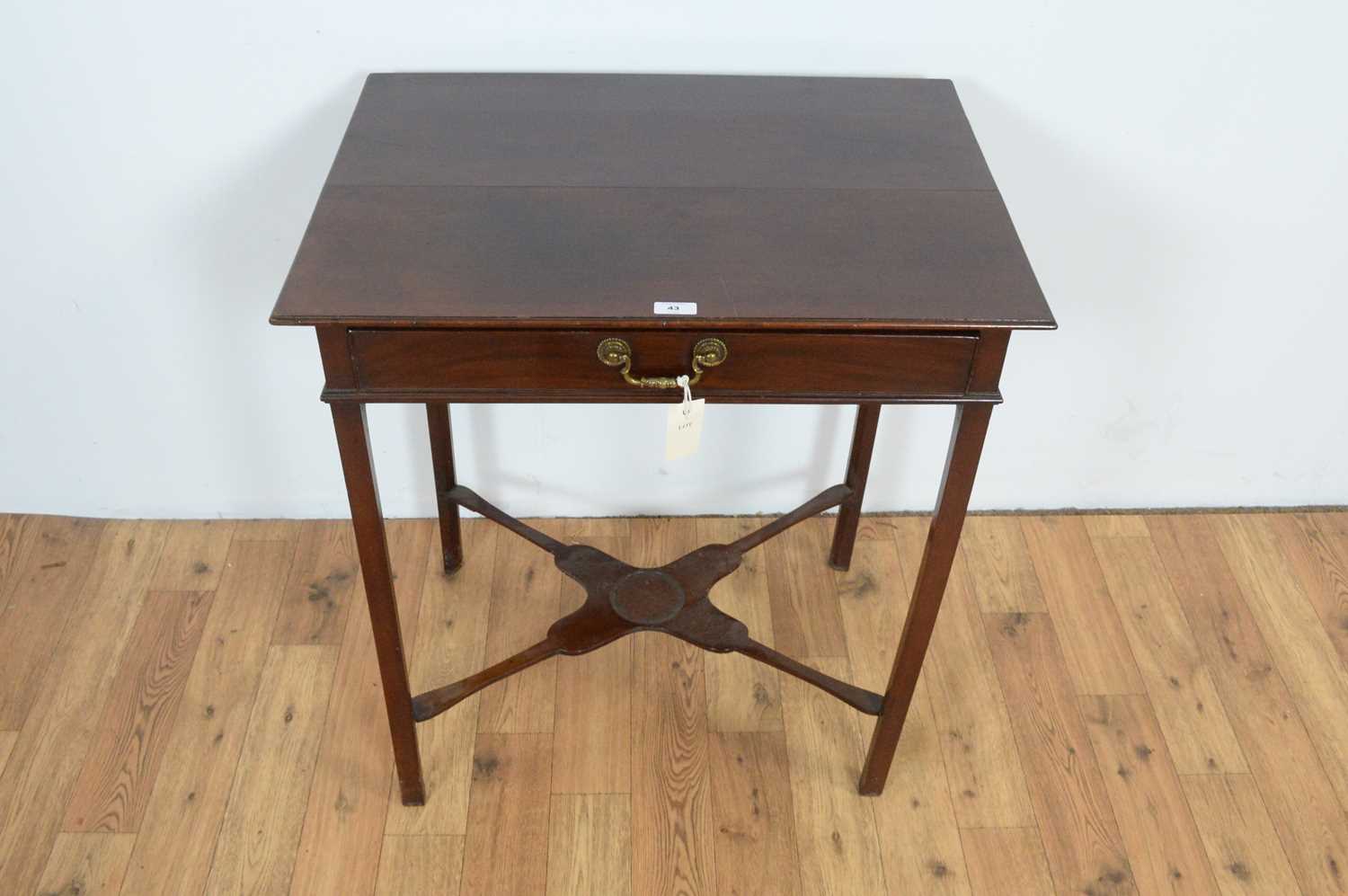 Georgian mahogany side table - Image 2 of 4