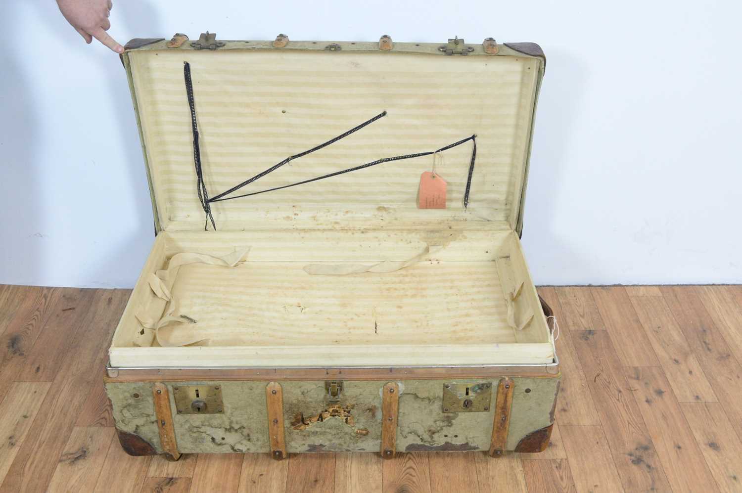 A vintage canvas steamer trunk - Image 3 of 3