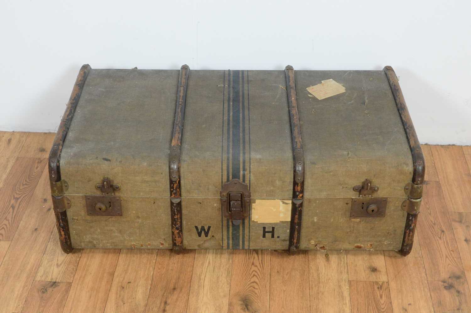 A collection of three vintage 20th Century trunks - Image 2 of 6