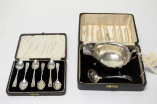 A silver sauce boat and ladle, and six teaspoons, both cased.