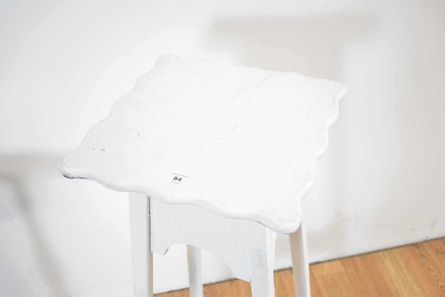 A vintage plant stand painted in a white colourway with a wine table - Image 5 of 7