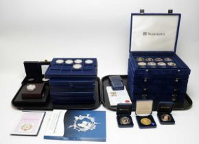 A collection of cased and loose collectors' coins