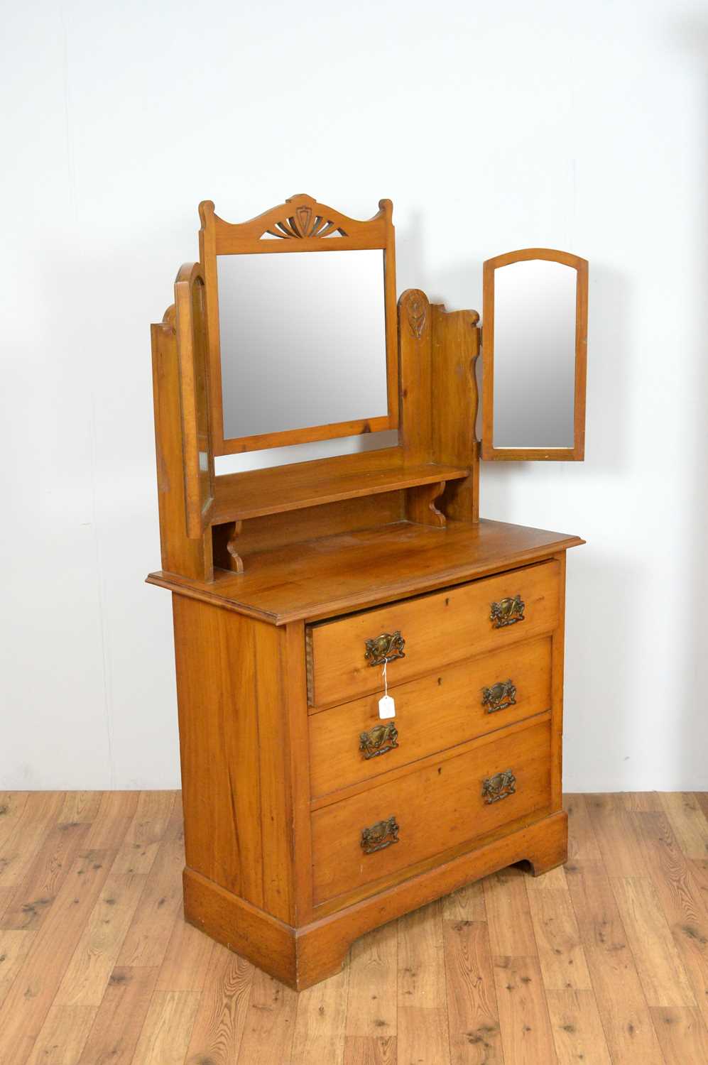An early 20th Century satin walnut bedroom suite - Image 6 of 10