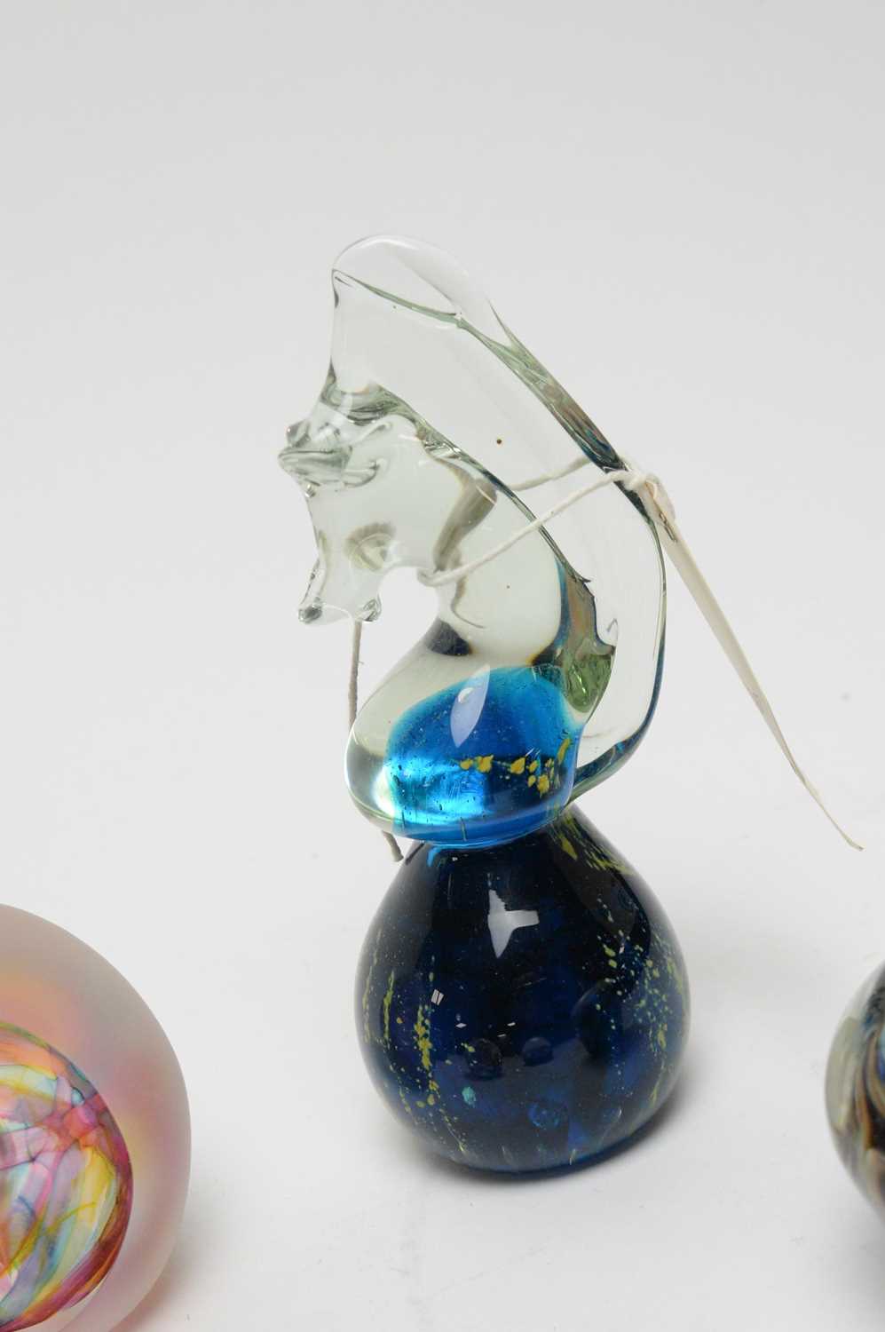 A collection of art glass ware - Image 7 of 7