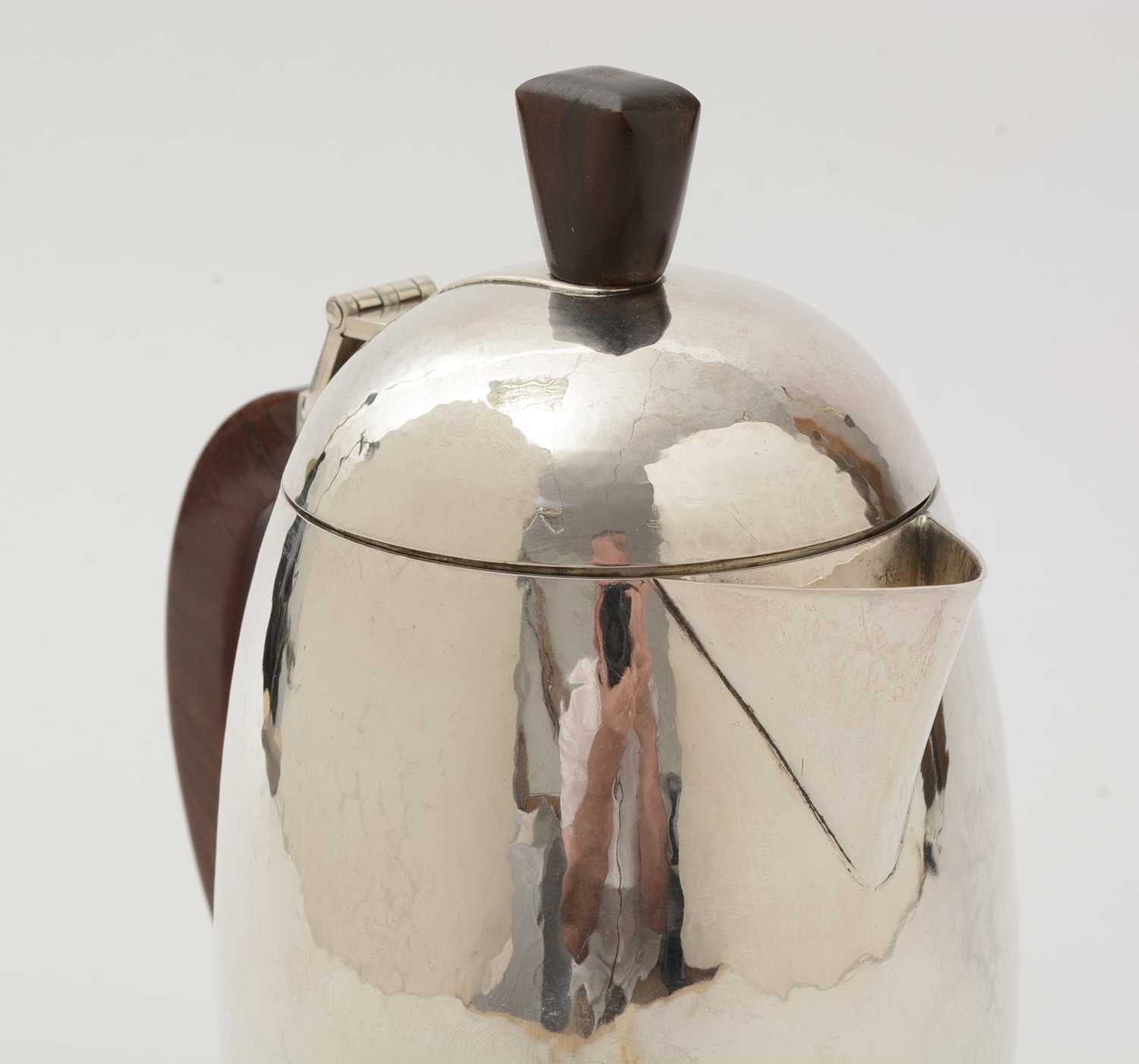 An Elizabeth II silver handmade coffee pot - Image 4 of 8