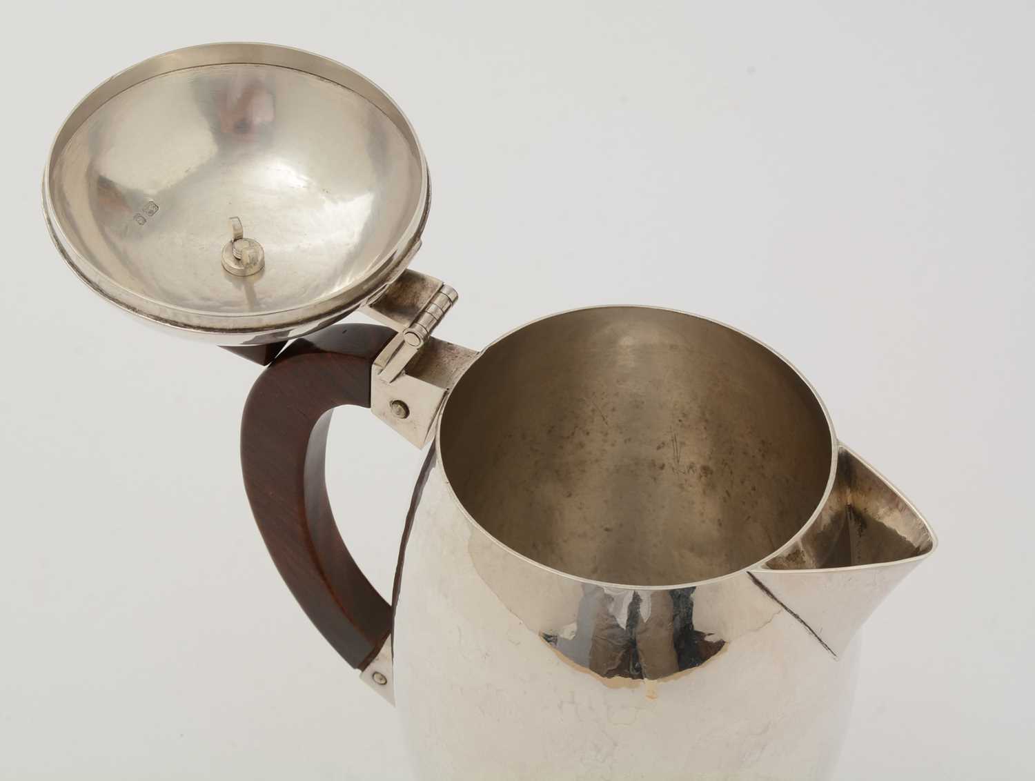 An Elizabeth II silver handmade coffee pot - Image 5 of 8