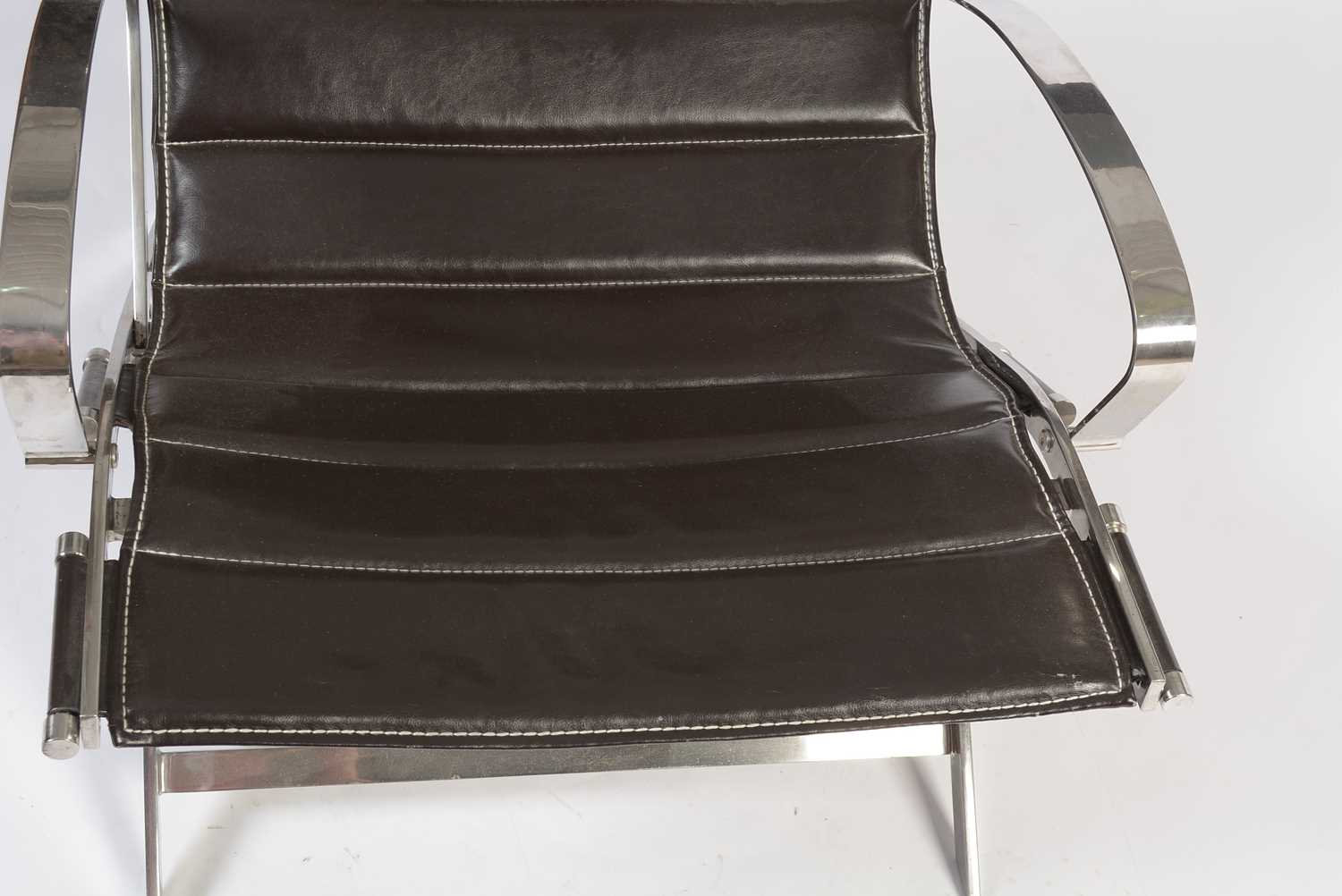 Contemporary Italian chrome and leather sling lounge chair - Image 6 of 6