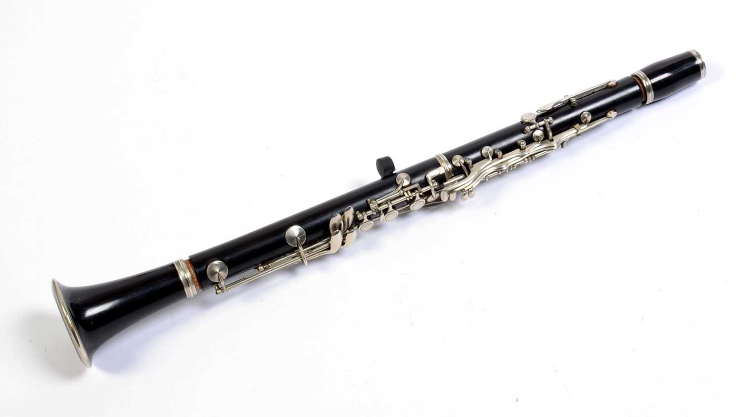 Covered hole clarinet