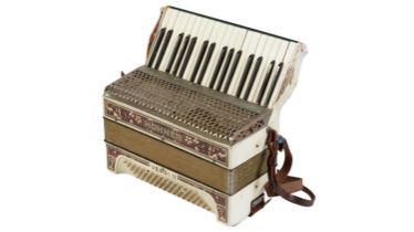 Hohner Verdi II accordion