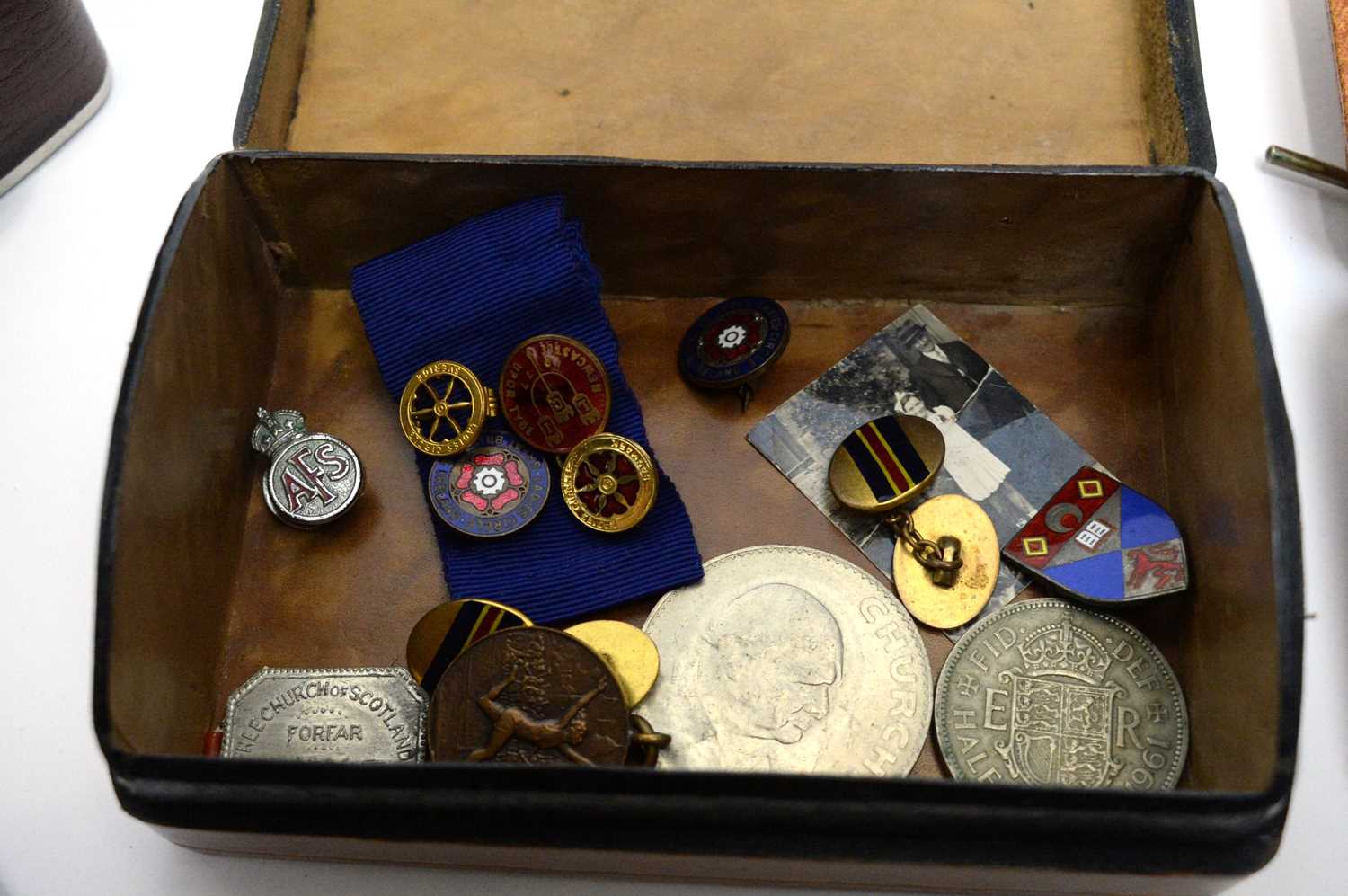 A gentleman's group of jewellery and collectors' items - Image 2 of 4