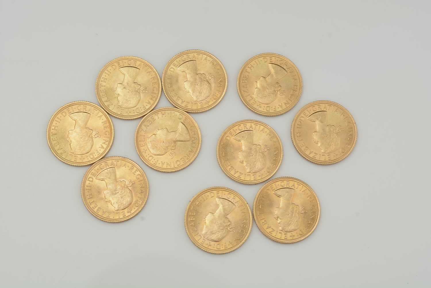 Ten Elizabeth II gold sovereigns, all 1963 - Image 3 of 3