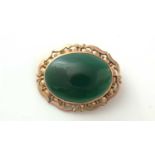 Chrysoprase and 14ct yellow gold brooch
