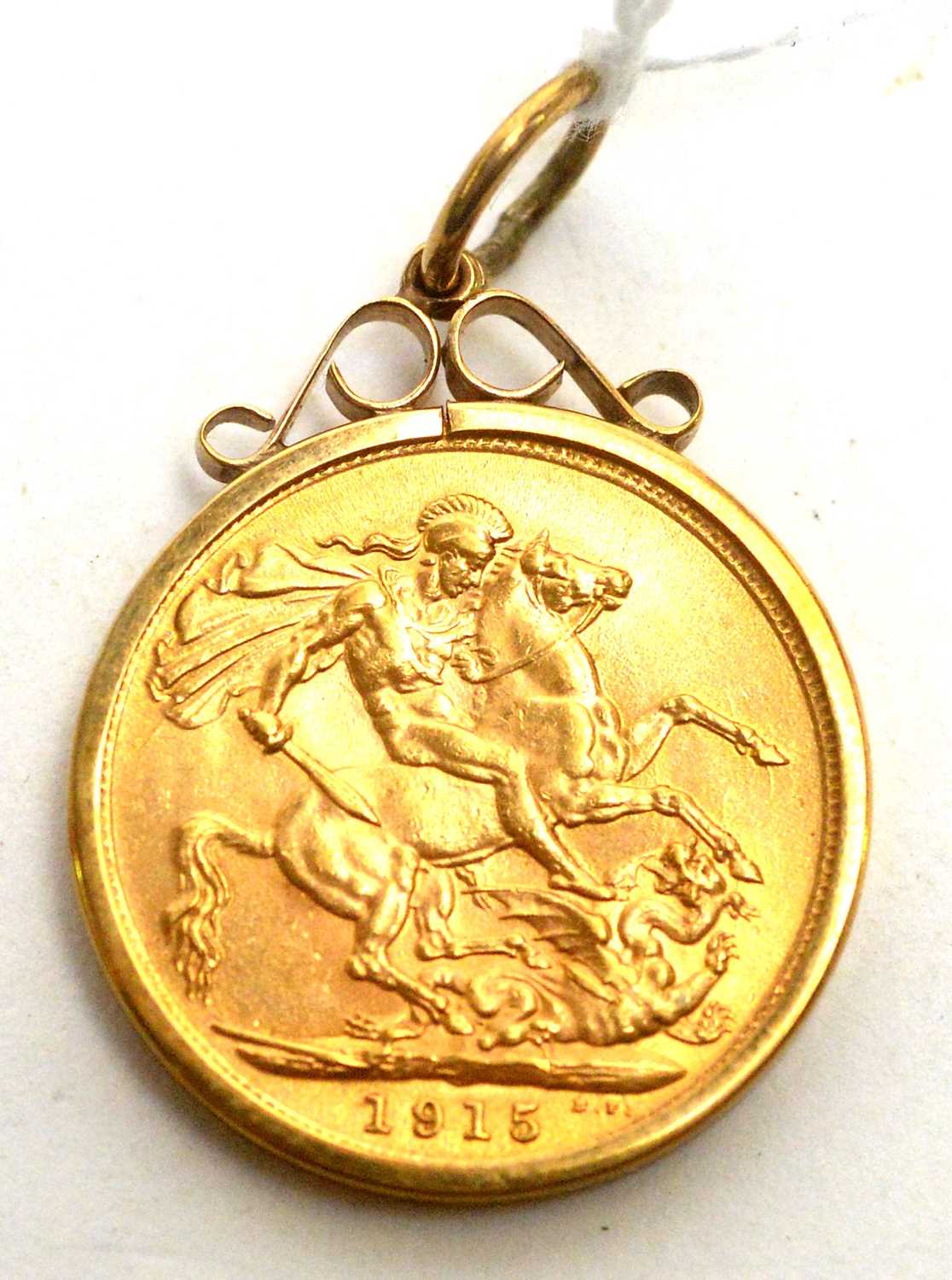 A George V gold sovereign, 1915, in 9ct yellow gold pendant mount